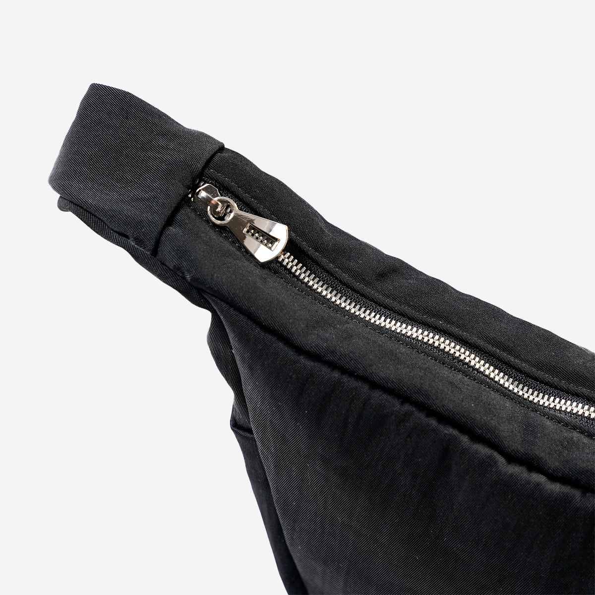 ANNIE PUFFER MINI MOON BAG / CERATO BRIGHT (アニーパファーミニムーンバッグ) - ITTI (イッチ) | 鞄 かばん カバン ナイロン ブラック black 黒 三日月 メンズ レディース 旅行