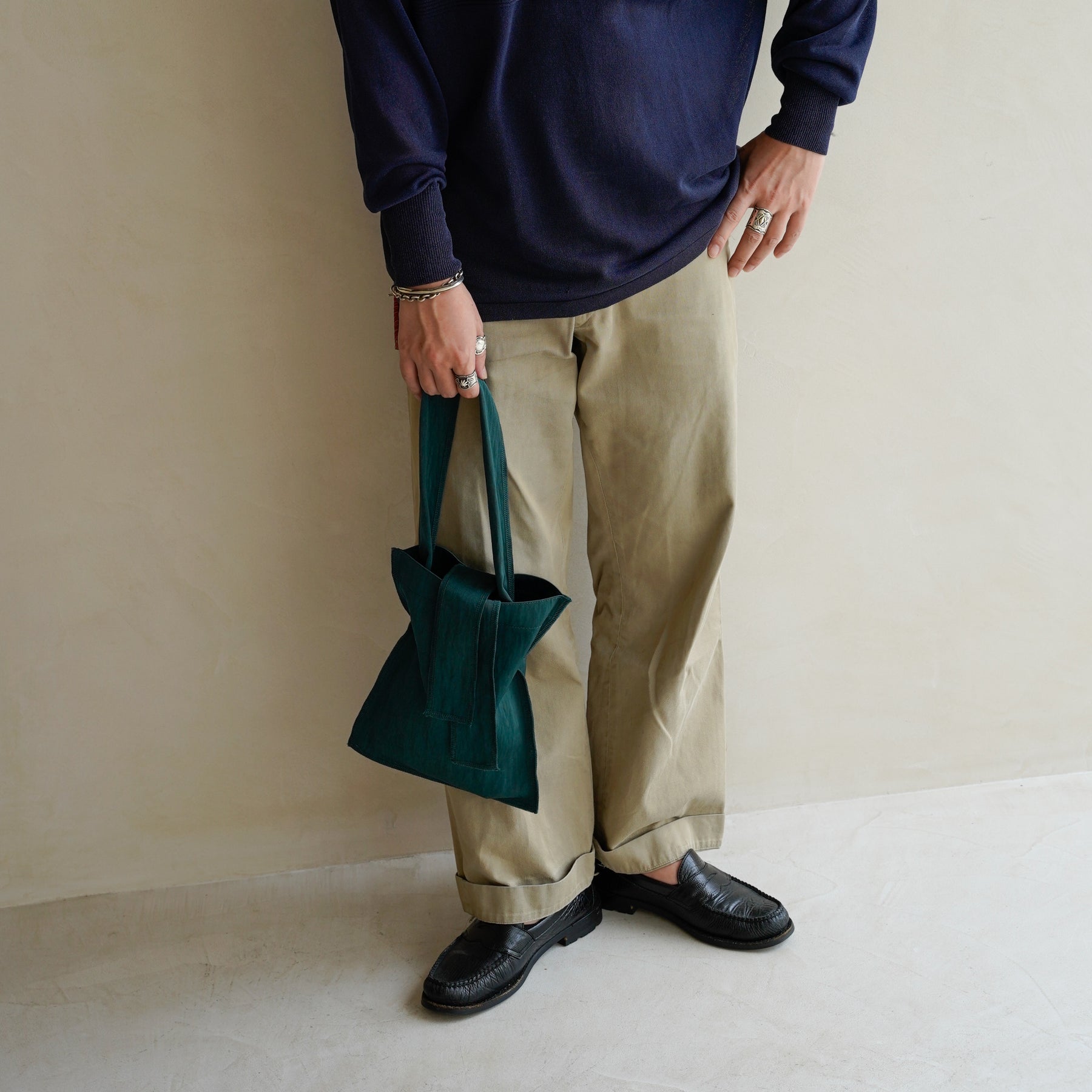 MARY INSIDE OUT TOTE - S / CERATO BRIGHT|撥水ナイロンの小さめトートバッグ メンズ レディース|男性着用画像 スタイリング コーディネート|ITTI(イッチ)公式