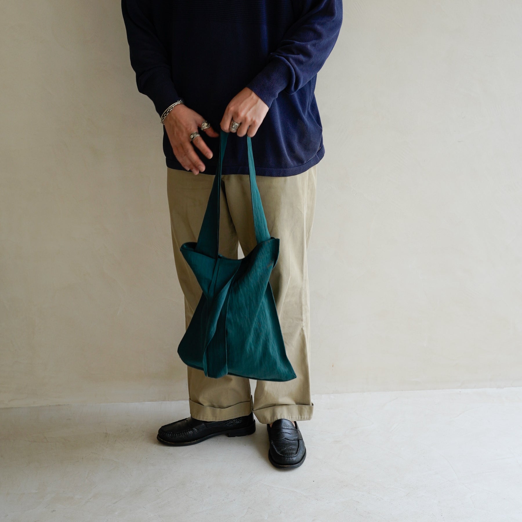 MARY INSIDE OUT TOTE - M / CERATO BRIGHT|撥水ナイロンのミディアムサイズトート メンズ レディース|男性着用画像 スタイリング コーディネート|ITTI(イッチ)公式