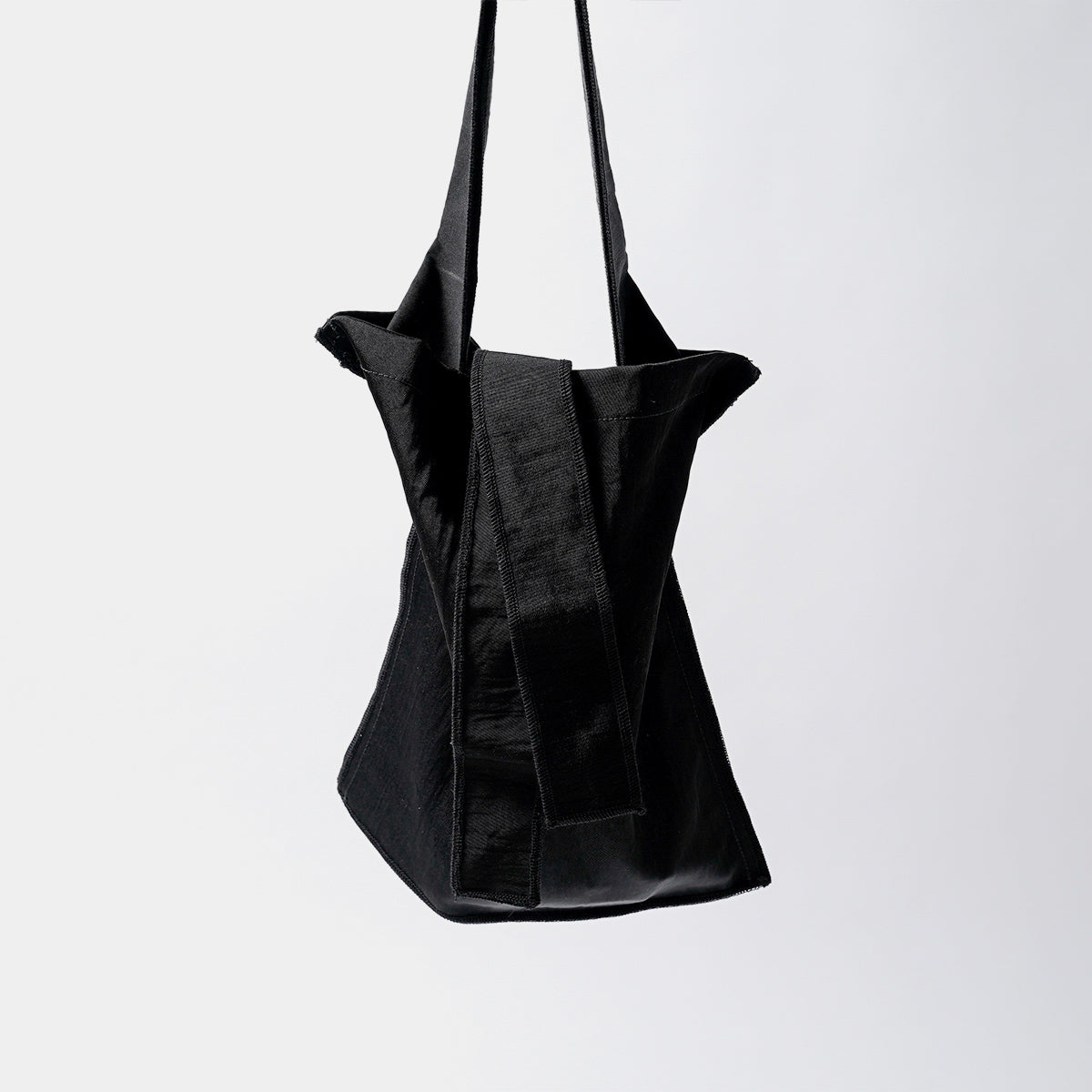 ITTI (イッチ) - MARY INSIDE OUT TOTE - M / CERATO BRIGHT (マリーインサイドアウトトートバッグM / シェラトブライト) カバン かばん 鞄 手提げ 肩掛け メンズ レディース ユニセックス 黒 ブラック ナイロン 撥水 ブランド お出かけ