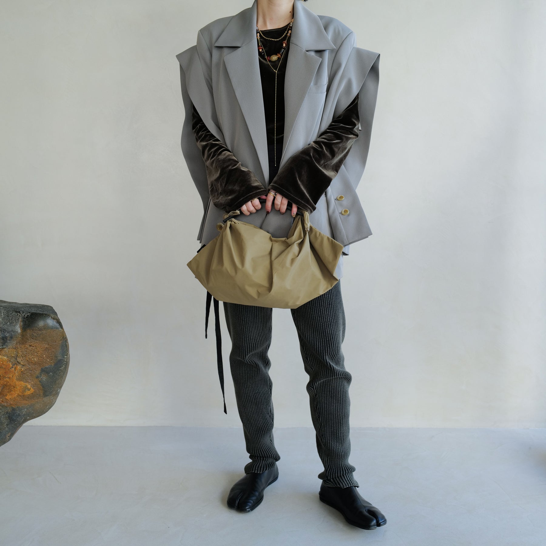 ITTI (イッチ) - HERRIE FUROSHIKI ONE HANDLE BAG - S / RF-LC (ヘリー風呂敷ワンハンドルバッグ - スモール) | 鞄 カバン かばん フロシキ トート ナイロン レザー ブランド メンズ レディース 小さい ミニ ダーク ベージュ ブラウン カーキ 茶色