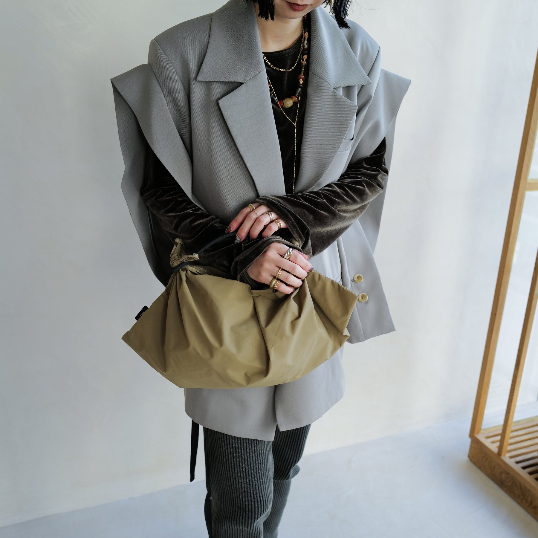 ITTI (イッチ) - HERRIE FUROSHIKI ONE HANDLE BAG - S / RF-LC (ヘリー風呂敷ワンハンドルバッグ - スモール) | 鞄 カバン かばん フロシキ トート ナイロン レザー ブランド メンズ レディース 小さい ミニ ダーク ベージュ ブラウン カーキ 茶色