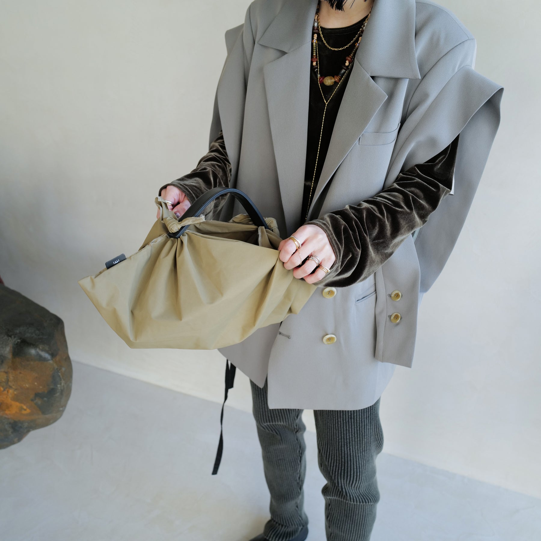 ITTI (イッチ) - HERRIE FUROSHIKI ONE HANDLE BAG - S / RF-LC (ヘリー風呂敷ワンハンドルバッグ - スモール) | 鞄 カバン かばん フロシキ トート ナイロン レザー ブランド メンズ レディース 小さい ミニ ダーク ベージュ ブラウン カーキ 茶色