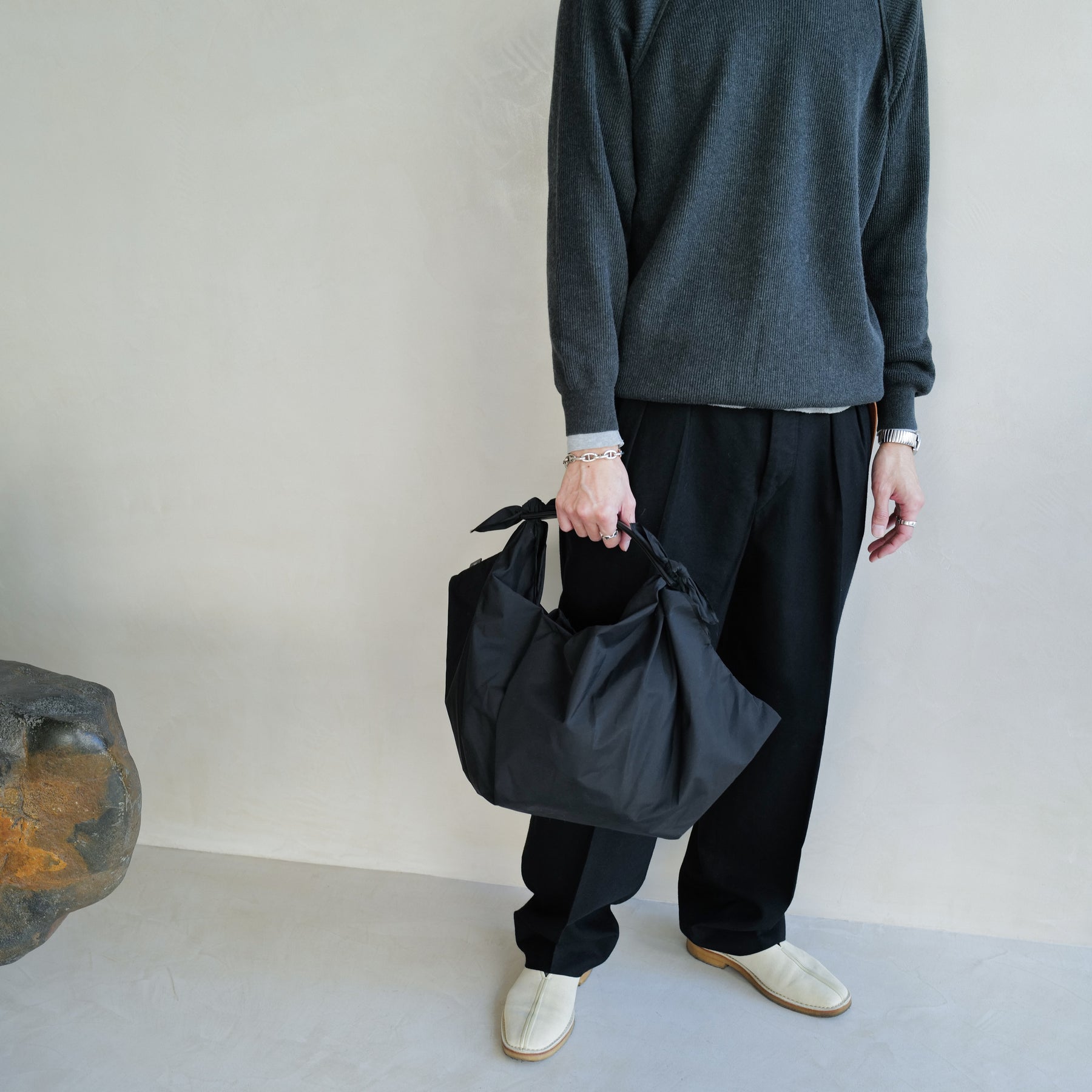 ITTI (イッチ) - HERRIE FUROSHIKI ONE HANDLE BAG - M / RF-LC (ヘリー風呂敷ワンハンドルバッグ - ミディアム) | 鞄 カバン かばん フロシキ トート ナイロン レザー ブランド メンズ レディース 黒 ブラック