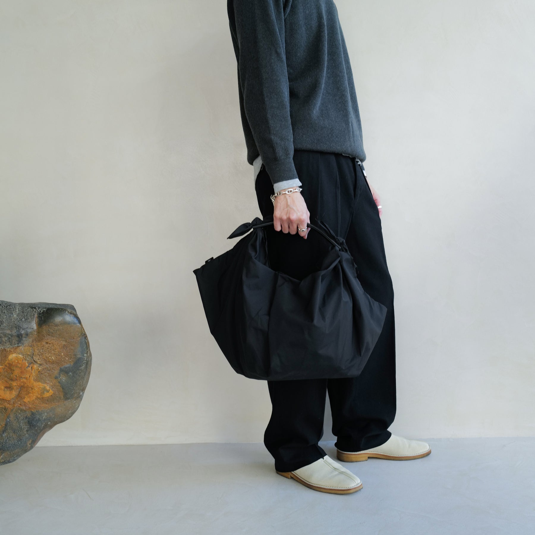 ITTI (イッチ) - HERRIE FUROSHIKI ONE HANDLE BAG - M / RF-LC (ヘリー風呂敷ワンハンドルバッグ - ミディアム) | 鞄 カバン かばん フロシキ トート ナイロン レザー ブランド メンズ レディース 黒 ブラック