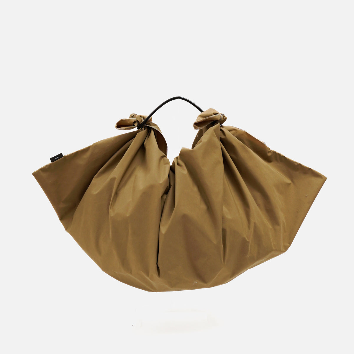 ITTI (イッチ) - HERRIE FUROSHIKI ONE HANDLE BAG - L / RF-LC (ヘリー風呂敷ワンハンドルバッグ - ラージ) | 鞄 カバン かばん フロシキ トート ナイロン レザー ブランド メンズ レディース 大きい ビッグ ダーク ベージュ 茶色 ブラウン キャメル