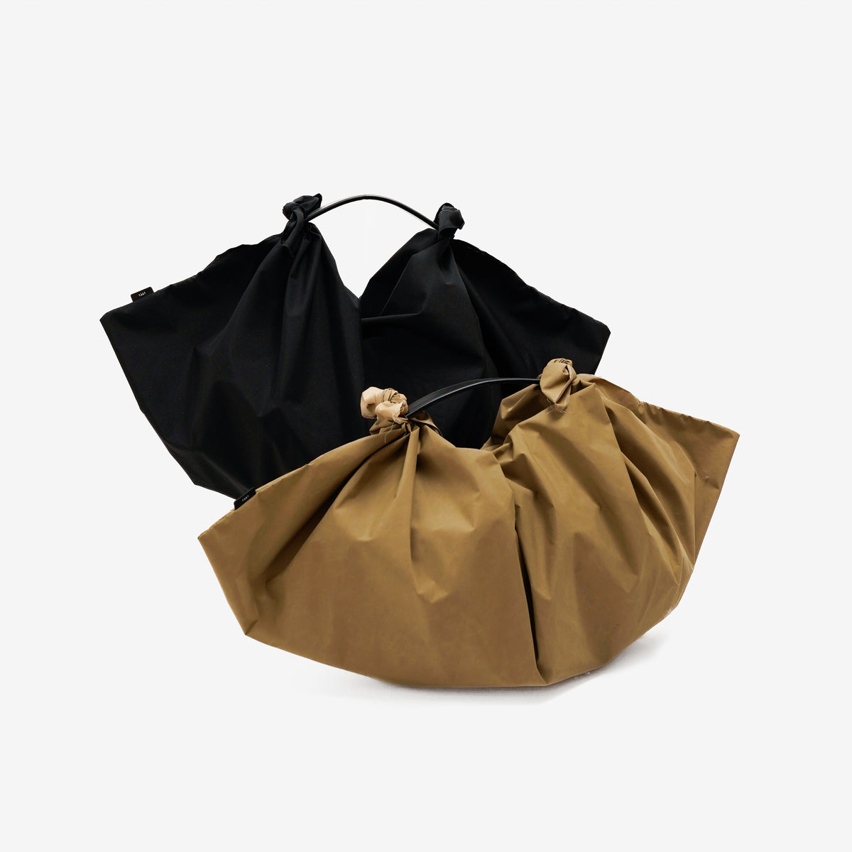 ITTI (イッチ) - HERRIE FUROSHIKI ONE HANDLE BAG - L / RF-LC (ヘリー風呂敷ワンハンドルバッグ - ラージ) | 鞄 カバン かばん フロシキ トート ナイロン レザー ブランド メンズ レディース 大きい ビッグ ダーク ベージュ 茶色 ブラウン キャメル