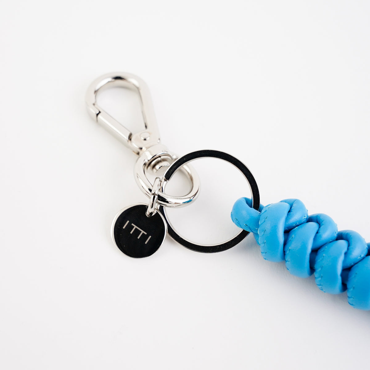 CRISTY SNAKEKNOT CHARM / STCOW 25Q3|編み革チャーム キーリング レザーアクセサリー|ITTI(イッチ)公式