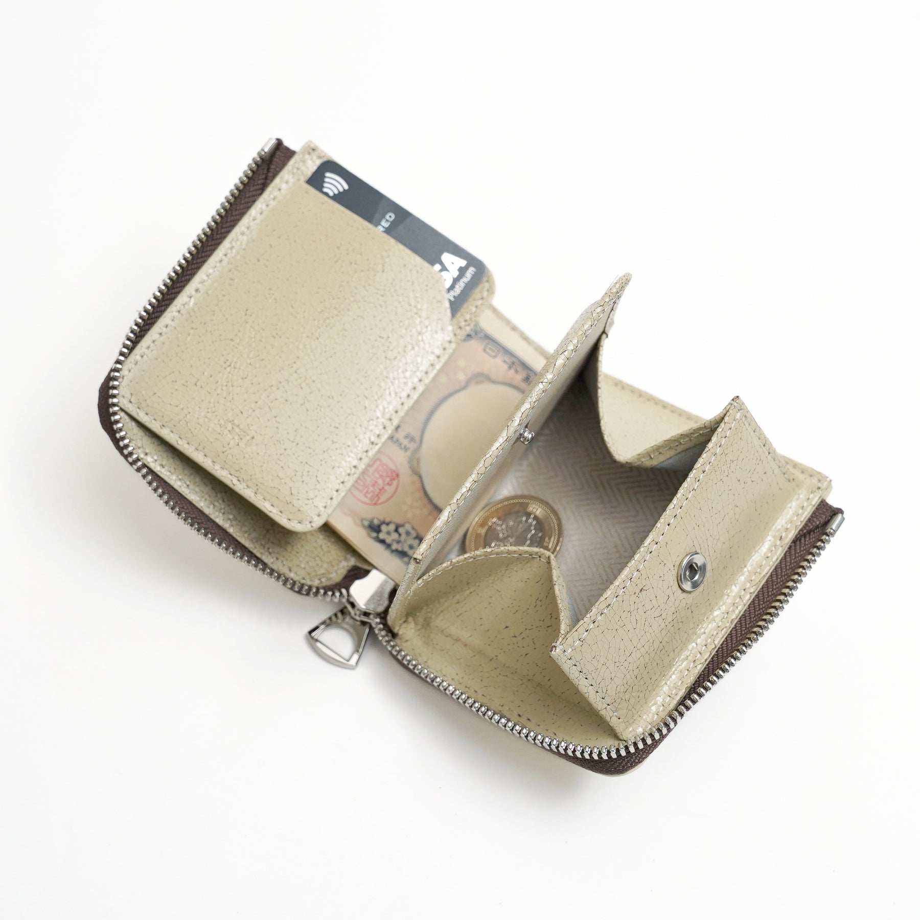 ITTI (イッチ) - CRISTY VERY COMPACT WLT .5 / CRACK (クリスティーベリー小ンパクトウォレット / クラック) | キャッシュレス 財布 ミニ サイフ 本革 さいふ レザー ブランド ブランド 小さい キャッシュレス メンズ レディース ベージュ アイボリー 肌色 ナチュラル
