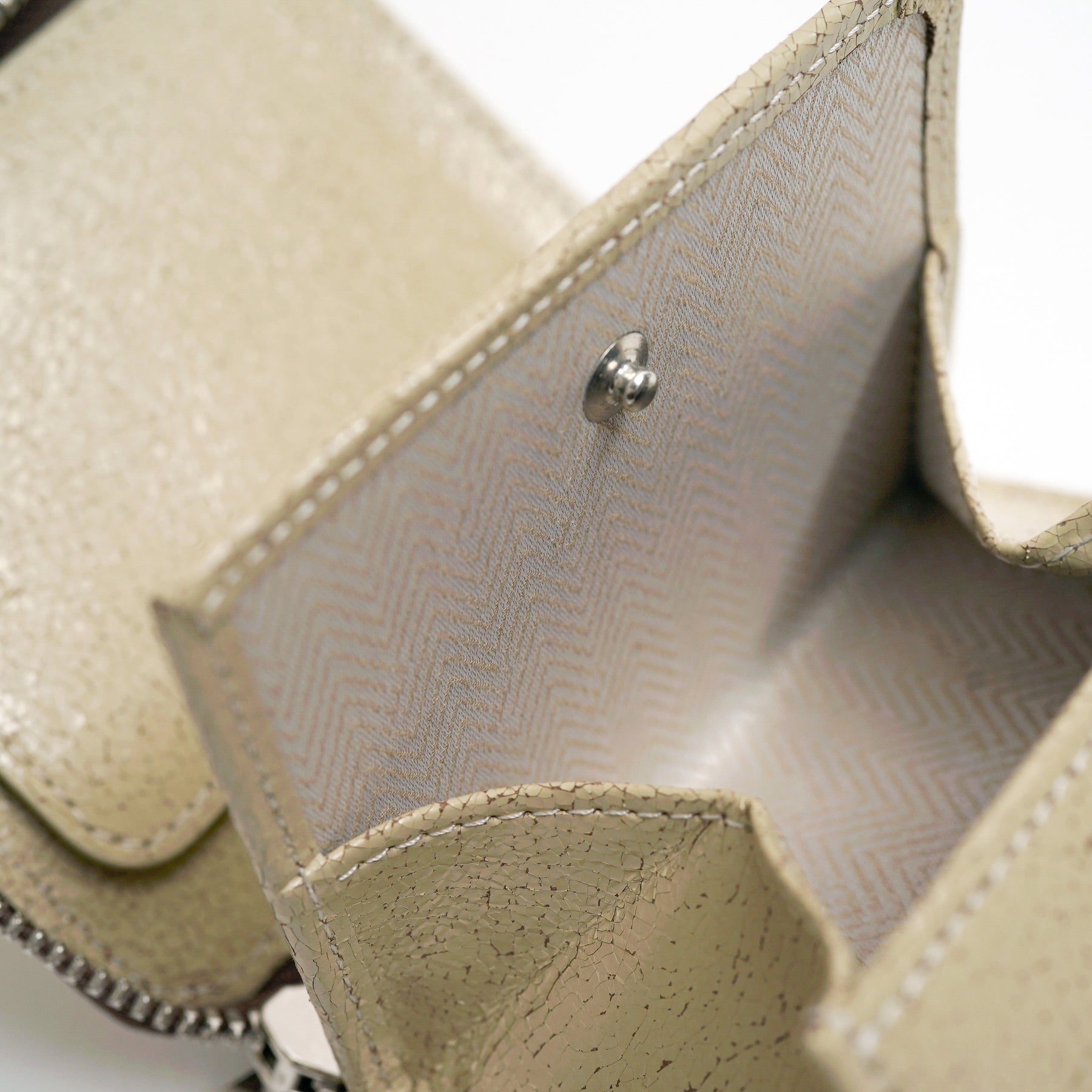 ITTI (イッチ) - CRISTY VERY COMPACT WLT .5 / CRACK (クリスティーベリー小ンパクトウォレット / クラック) | キャッシュレス 財布 ミニ サイフ 本革 さいふ レザー ブランド ブランド 小さい キャッシュレス メンズ レディース ベージュ アイボリー 肌色 ナチュラル