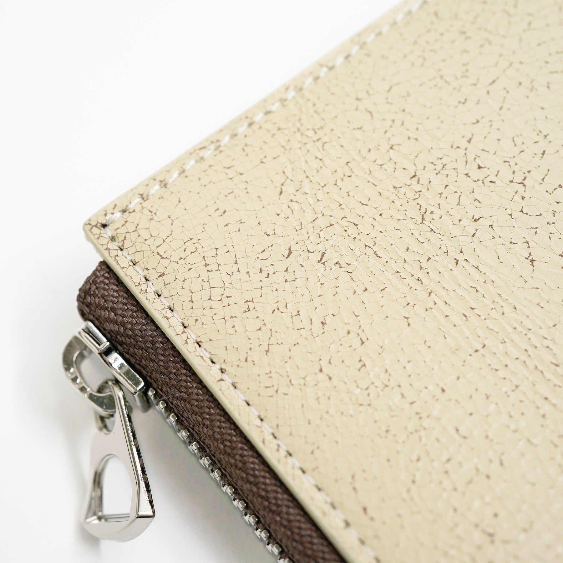 ITTI (イッチ) - CRISTY VERY COMPACT WLT .5 / CRACK (クリスティーベリー小ンパクトウォレット / クラック) | キャッシュレス 財布 ミニ サイフ 本革 さいふ レザー ブランド ブランド 小さい キャッシュレス メンズ レディース ベージュ アイボリー 肌色 ナチュラル