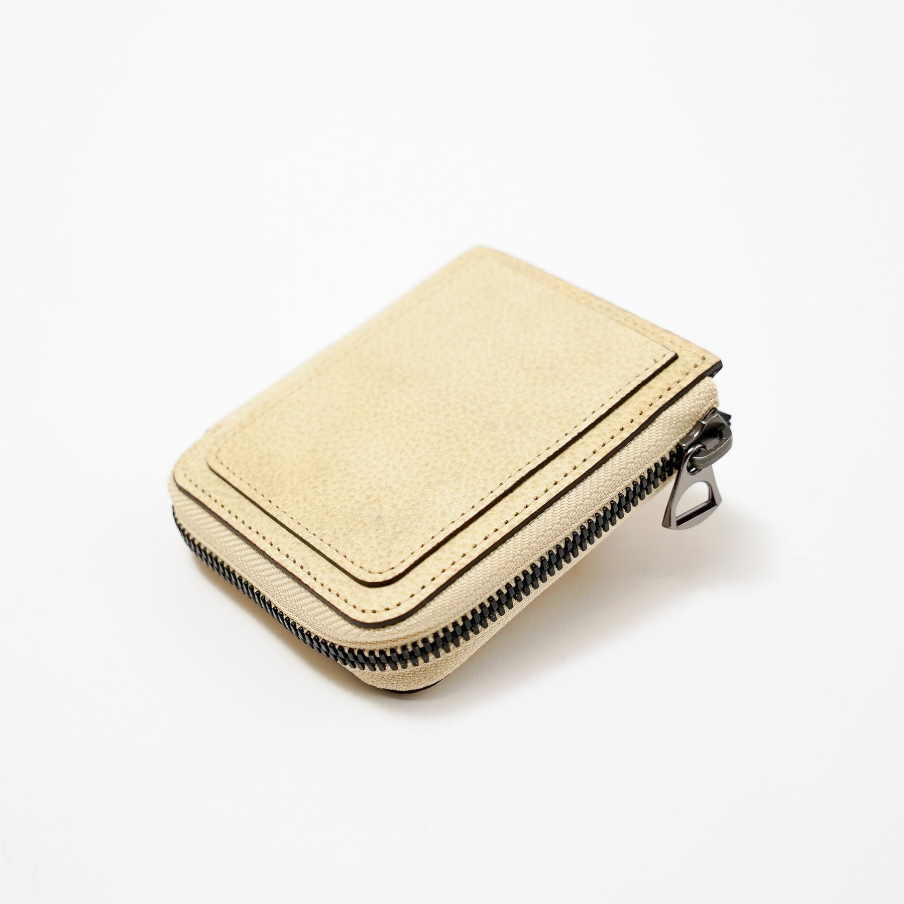 ITTI (イッチ) | CRISTY VERY COMPACT WLT .5 / SHIRO BK (クリスティベリーコンパクトウォレット / 白鞣し皮革 ブラック) | 財布 さいふ サイフ コンパクト レザー メンズ レディース ブランド オートミール ベージュ 生成り オフホワイト