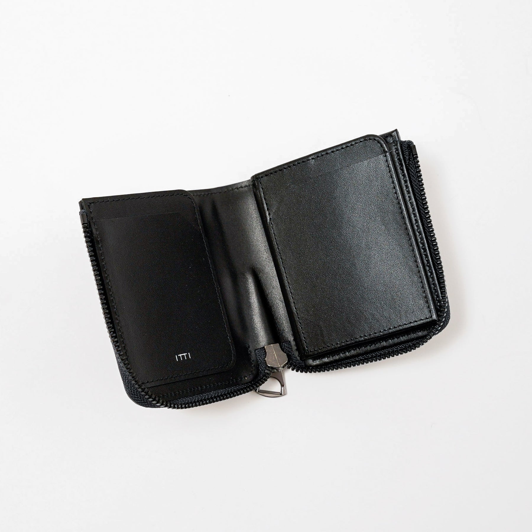ITTI (イッチ) | CRISTY VERY COMPACT WLT .5 / V.KUROZAN (クリスティベリーコンパクトウォレット / ブイ黒桟革) キャッシュレス ミニ さいふ 財布 コンパクト サイフ本革 レザー メンズ レディース ブランド 漆