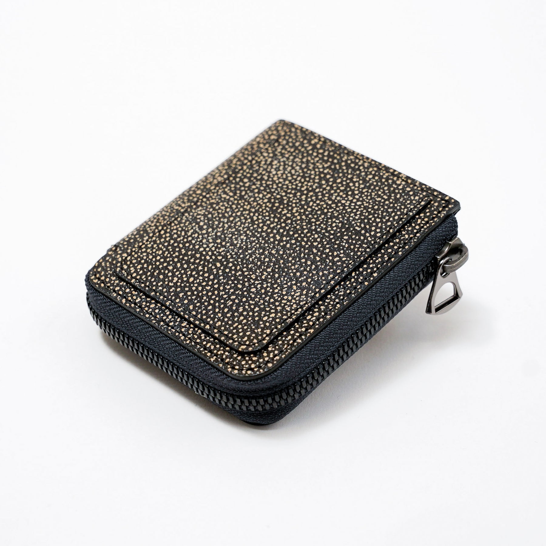 ITTI (イッチ) | CRISTY VERY COMPACT WLT .5 / V.KUROZAN (クリスティベリーコンパクトウォレット / ブイ黒桟革) キャッシュレス ミニ さいふ 財布 コンパクト サイフ本革 レザー メンズ レディース ブランド 漆