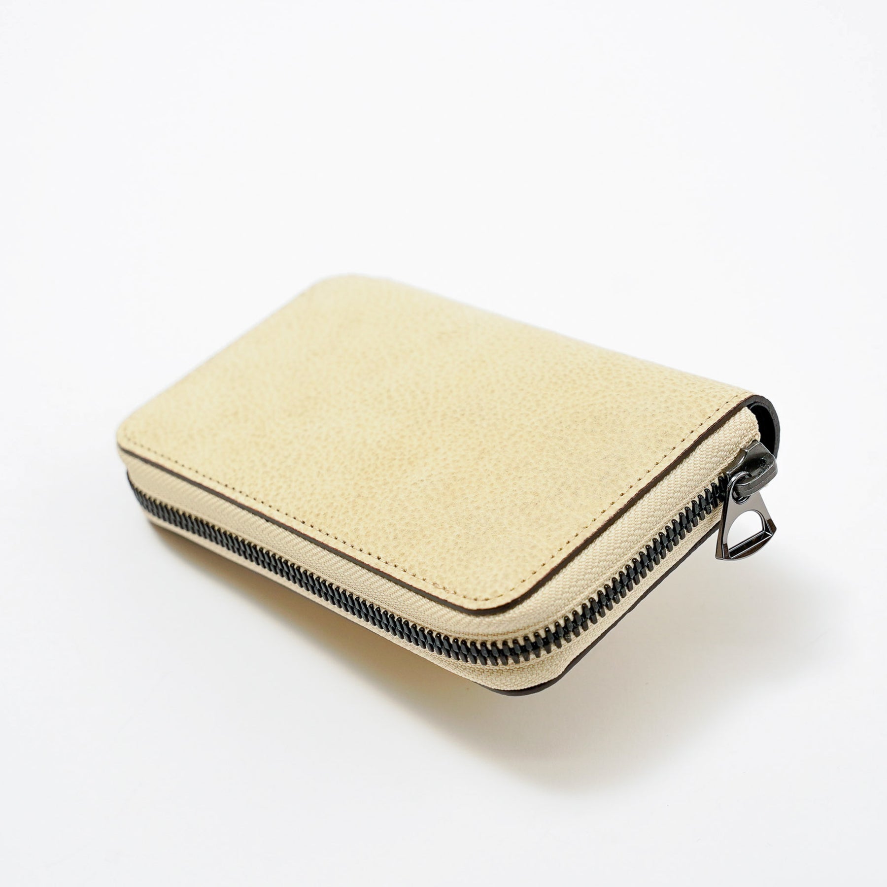 ITTI (イッチ) | CRISTY SMART MID WLT .5 / SHIRO BK (クリスティスマートミッドウォレット / 白鞣し皮革 ブラック) さいふ 財布 サイフミディアム レザー ブランド スマホサイズ メンズ レディース オートミール 生成り ベージュ オフホワイト