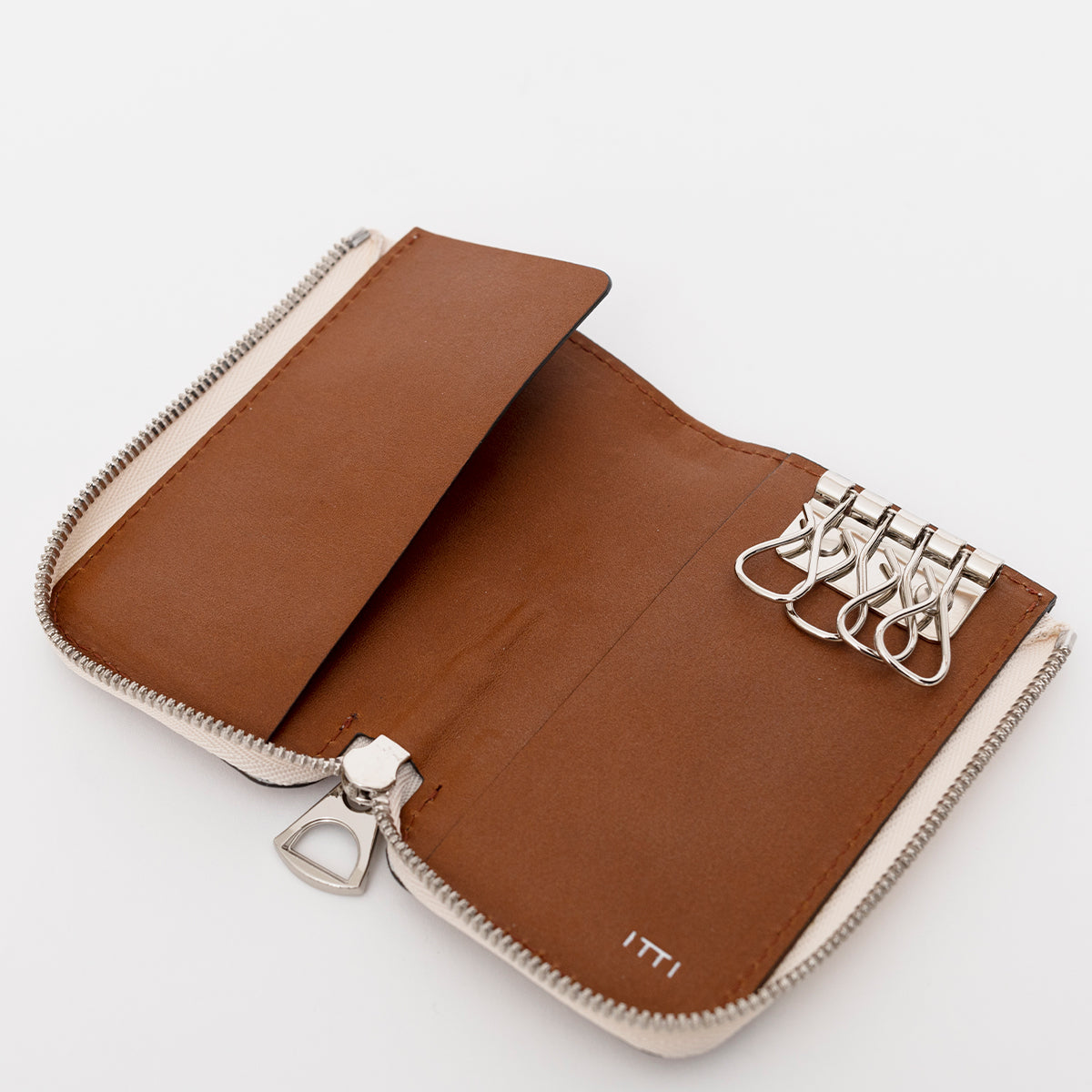 ITTI (イッチ) | CRISTY KEY CARD CASE / NUME CROCO(クルスティキーカードケース/ヌメクロコダイルレザー) - ITTI (イッチ) ベージュ 肌色 L字ファスナー スマートキー 鍵 皮革 ブランド エキゾチック メンズ レディース