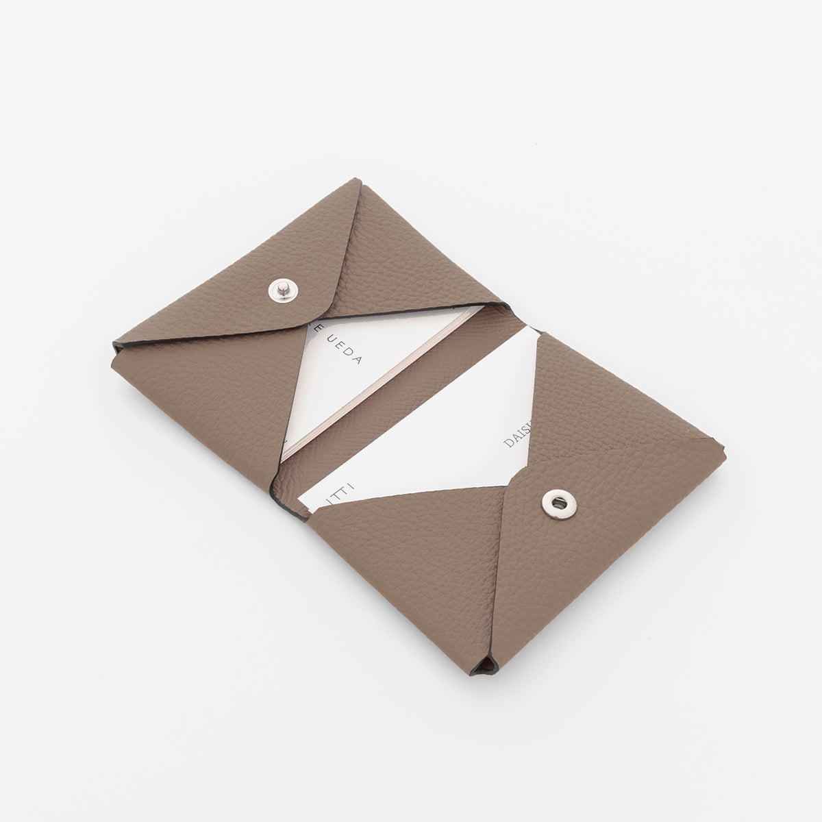 ITTI (イッチ) | HERRIE CARD CASE 40 / DIPLO FJORD(ヘリーカードケース/ディプロフィヨルド) | レザー 名刺入れ ホルダー 小さい ミニマル シンプル ギフト プレゼント 贈り物 メンズ レディース 男性 女性 ブランド トープ グレージュ ブラウン