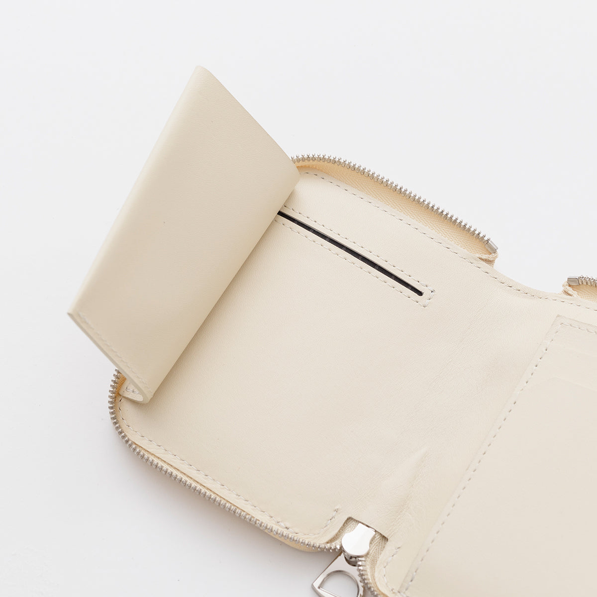 CRISTY SLIM COMPACT WLT / SHIRO (クリスティスリムコンパクトウォレット / 白鞣し) - ITTI (イッチ) SHIRONAMESHI 財布 さいふ サイフ メンズ レディース 薄型 ミニ キャッシュレス アイボリー ナチュラル ホワイト ドメスティック ブランド レザー 革小物