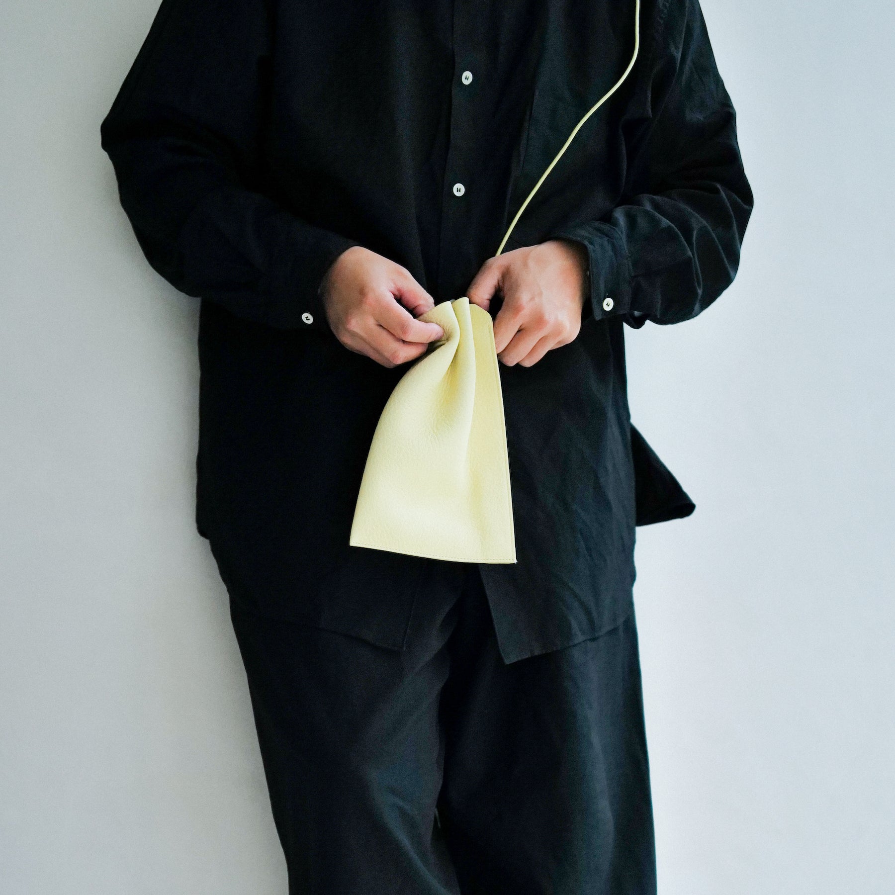 ITTI (イッチ) | HERRIE KINCHAKU POUCH - PM / DIPLO SKY(ヘリー キンチャクポーチ - ピーエム / ディプロスカイ)レザー 巾着 バッグ カバン 鞄 かばん ポーチ 本革 黒 ベージュ ブラック トープ ブラウン アイボリー 白 オフ ホワイト 贈り物 プレゼント ギフト メンズ レディース