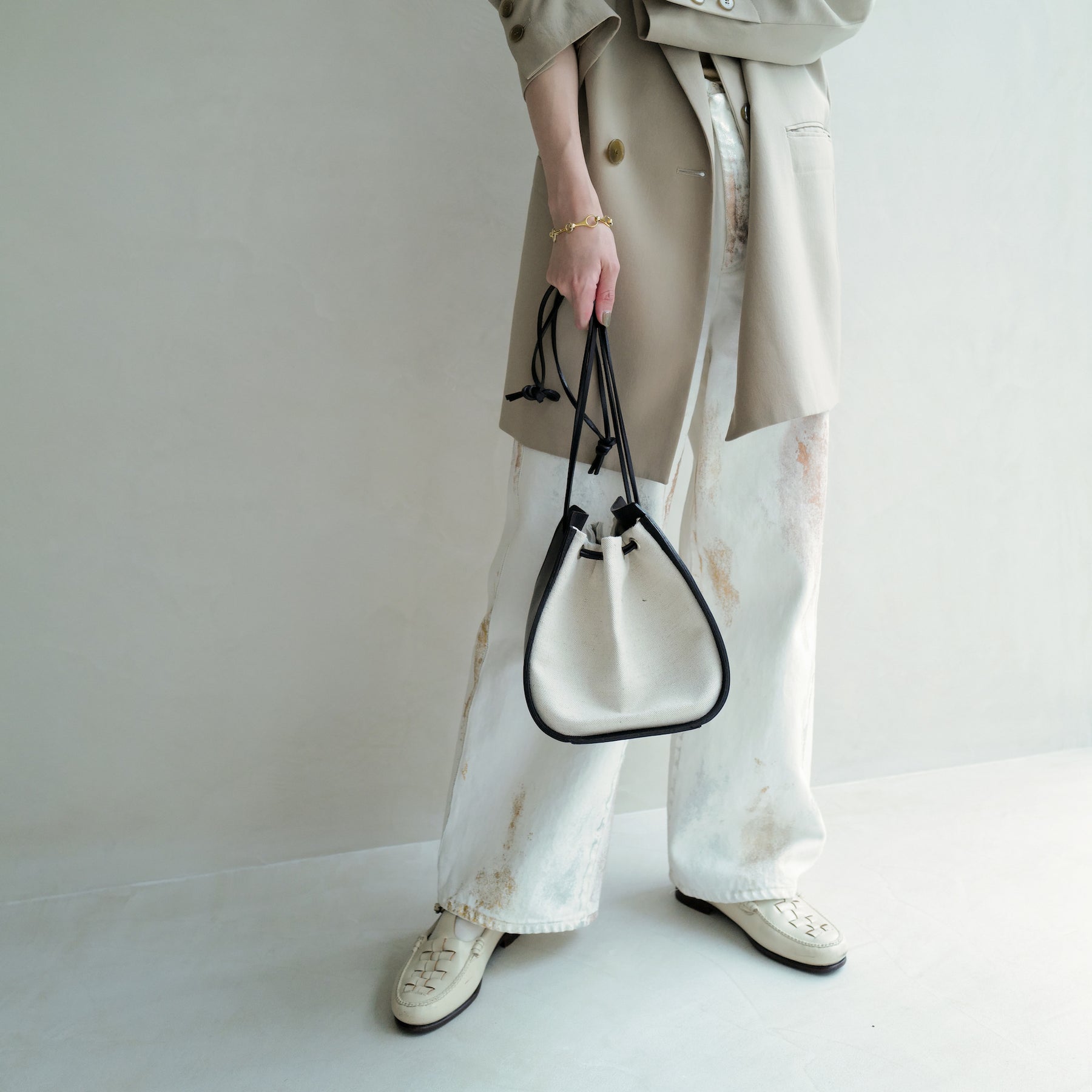 HOME TOUGH DRAWSTRING POUCH (ホームタフドローストリングポーチ) - ITTI HOME (イッチホーム) | 巾着 バッグ カバン かばん 鞄 メンズ レディース 切り替え 黒 ブラック 白 ホワイト コーディネート スタイリング