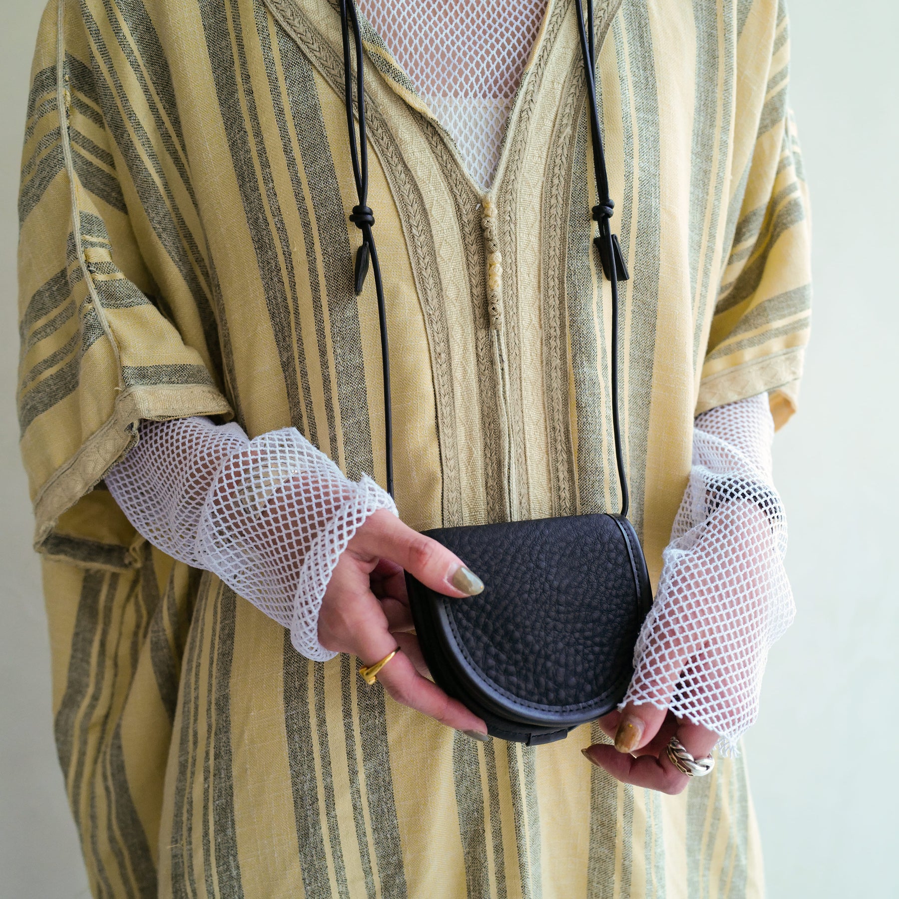 ITTI (イッチ) | MICHELLE ERRAND POUCH / DIPLO SKY (ミシェル エランド ポーチ / ディプロスカイ)レザー ショルダー ミニ バッグ コイン 小物入れ メンズ レディース ネックレス アクセサリー 本革 レザーブランド ブラック 黒 トープ アイボリー 白 グレージュ 鍵 AirPods エアポッズ カード サイフ 財布 さいふ