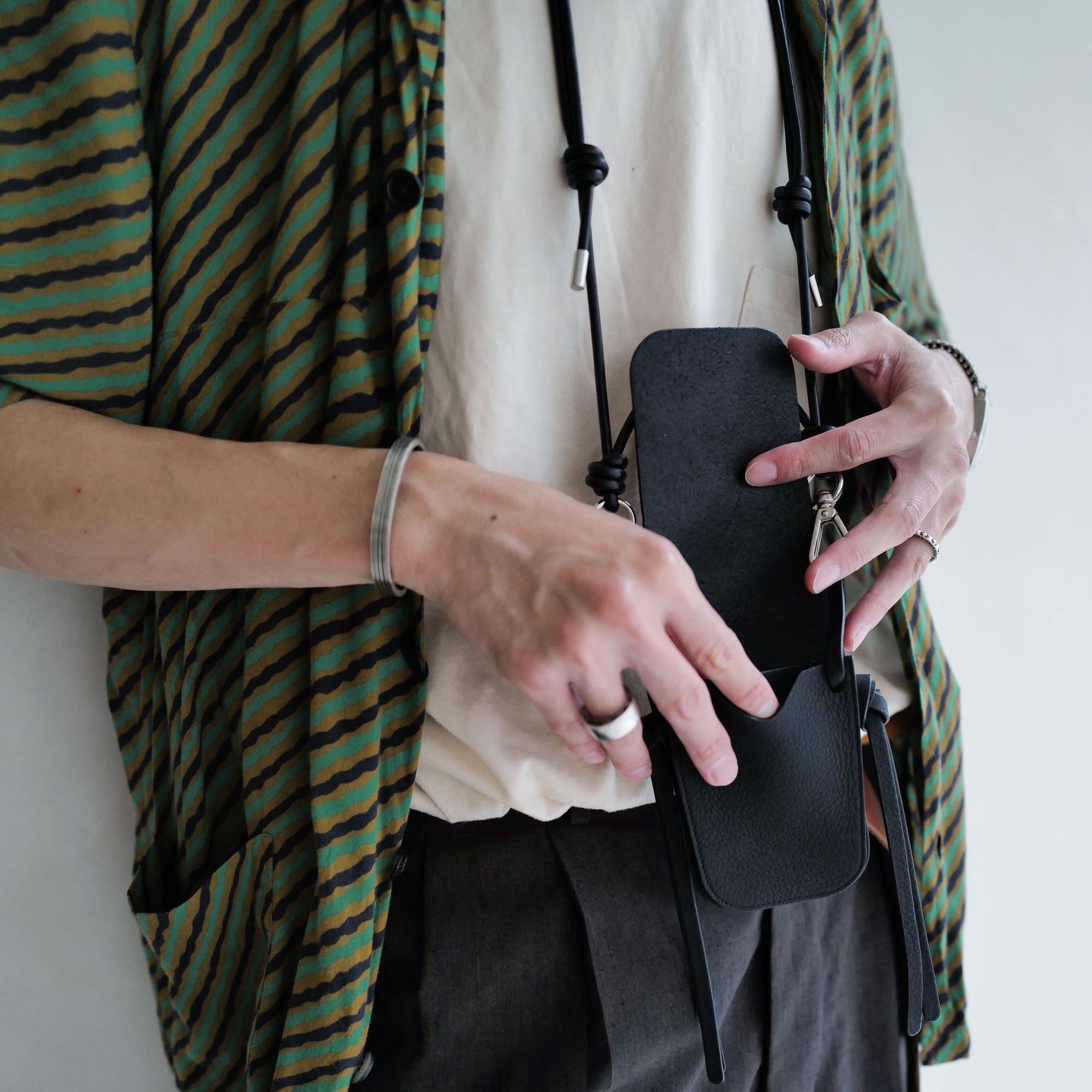 ITTI (イッチ) | HERRIE TINY MEDICINE POUCH / DIPLO SKY(ヘリータイニーメディスンポーチ/ディプロスカイ)レザー ポーチ 本革 ショルダー アクセサリー ブラック black 黒 ネックレス ブランド メンズ レディース
