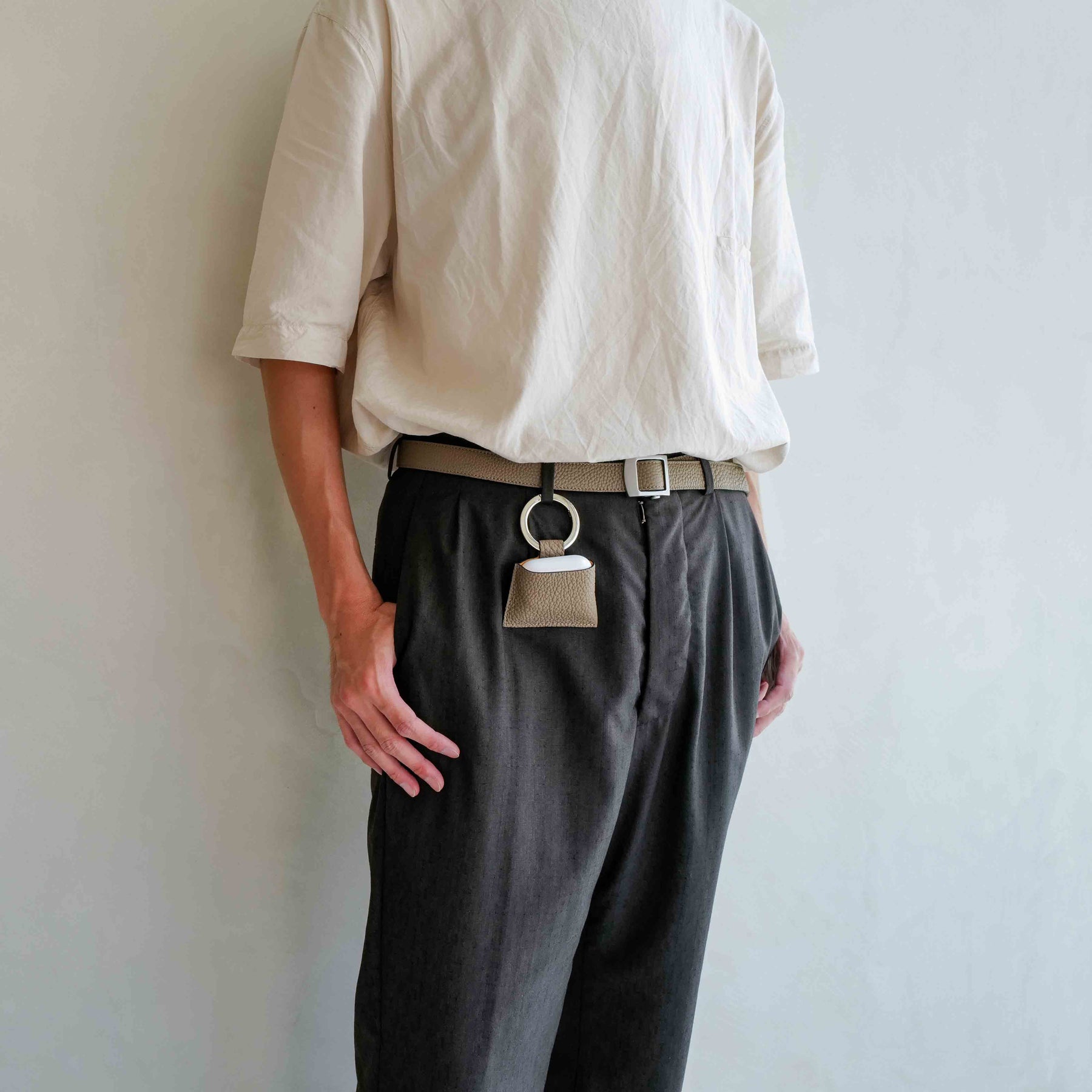 ITTI (イッチ) | HERRIE HOLELESS BELT / DIPLO FJORD(ヘリーホールレスベルト/ディプロフィヨルド)レザー 本革 ビジネス メンズ レディース シボ シュランケン 牛革 カウレザー 父の日 ギフト プレゼント 贈り物 サイズ フリー バッグル ブラック 黒 トープ グレージュ ベージュ ブラウン 茶色