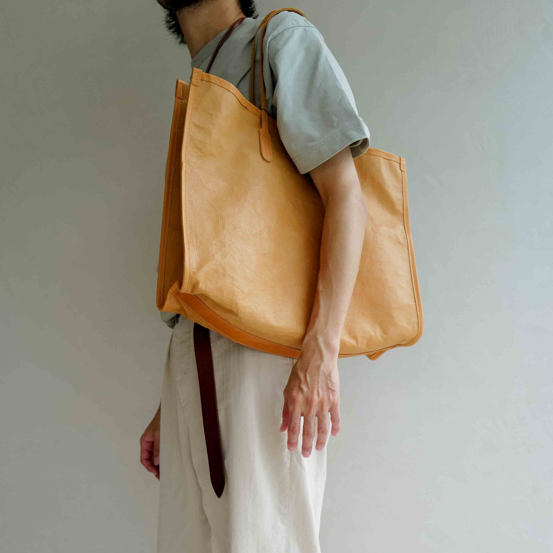 ITTI HOME | イッチホーム / HOME BIG TOTE - NATURAL | ホームビッグレザートートバッグ - ナチュラル ベージュ | マザーズバッグ レザー 本革 大きいサイズ ビジネス 普段使い