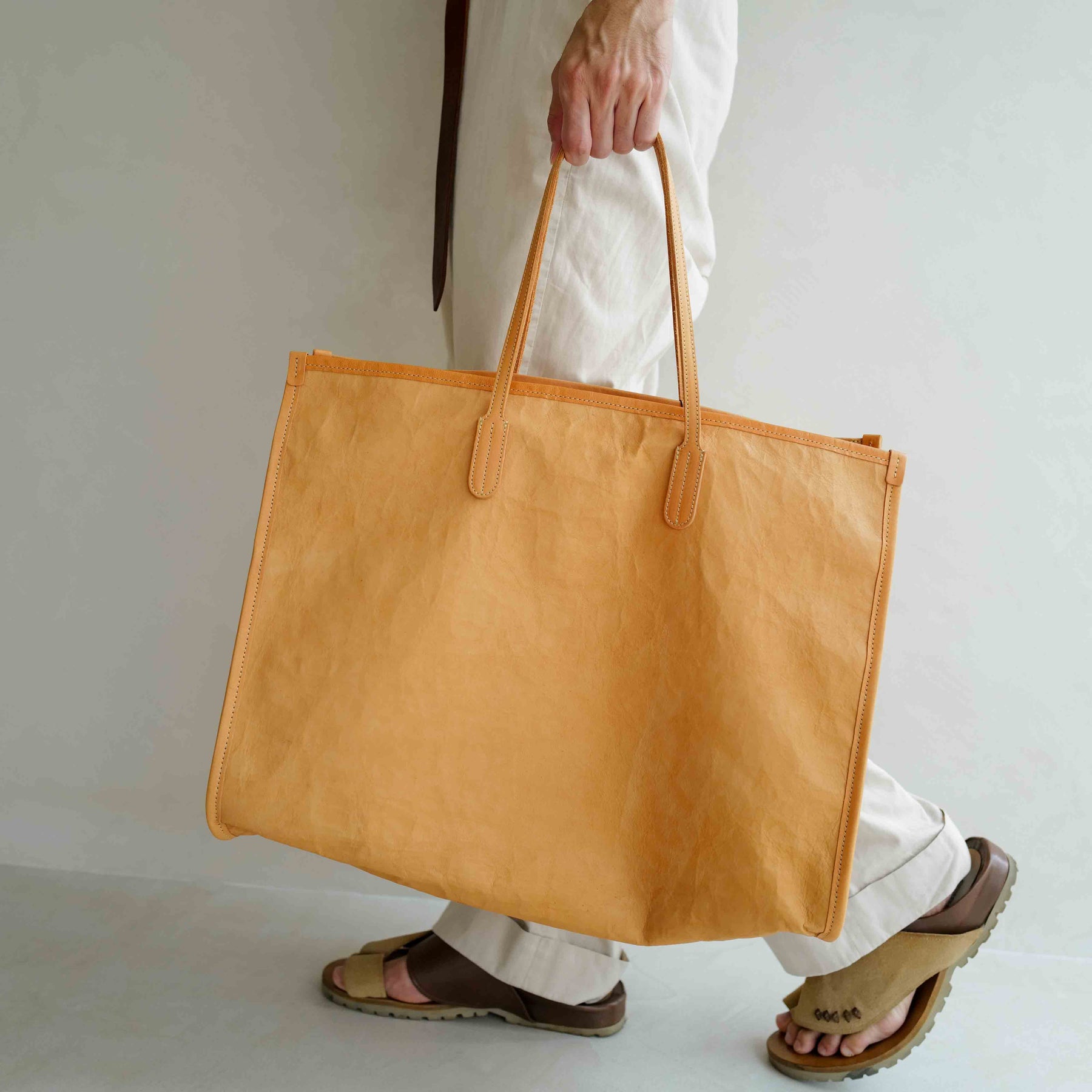 ITTI HOME | イッチホーム / HOME BIG TOTE - NATURAL | ホームビッグレザートートバッグ - ナチュラル ベージュ | マザーズバッグ レザー 本革 大きいサイズ ビジネス 普段使い