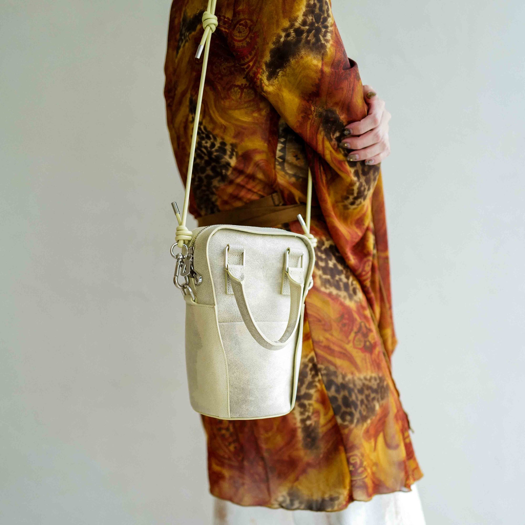 HERRIE BALLER'S BAG / SHIRO (ヘリーボーラーズバッグ / 白鞣し) - ITTI (イッチ) | SHIRONAMESHI レザー バッグ 鞄 かばん カバン ショルダー 手持ち レディース ウィメンズ ブランド