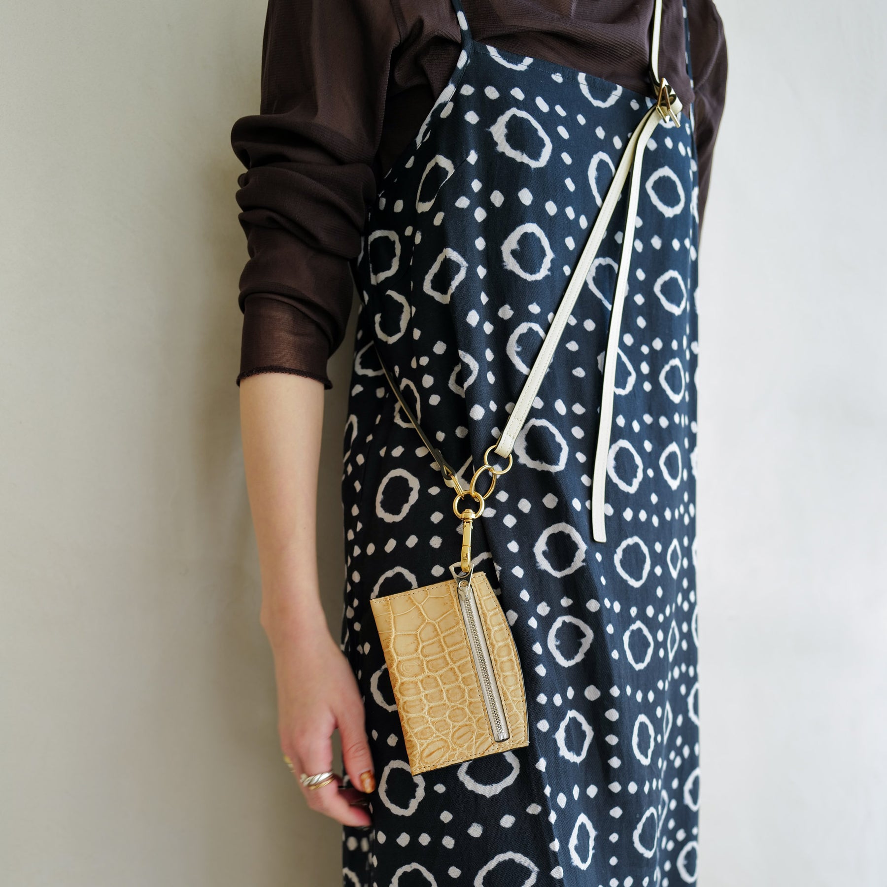 ITTI (イッチ) | HERRIE MULTI SHOULDER STRAP / RAPTO (ヘリーマルチショルダーストラップ/ラプト) カメラ モバイル スマホ 携帯 ホルダー レザー プレゼント 贈り物 ギフト 革紐 サイズ 長さ 調整 ブラック 黒 アイボリー 白 ブラウン 茶色