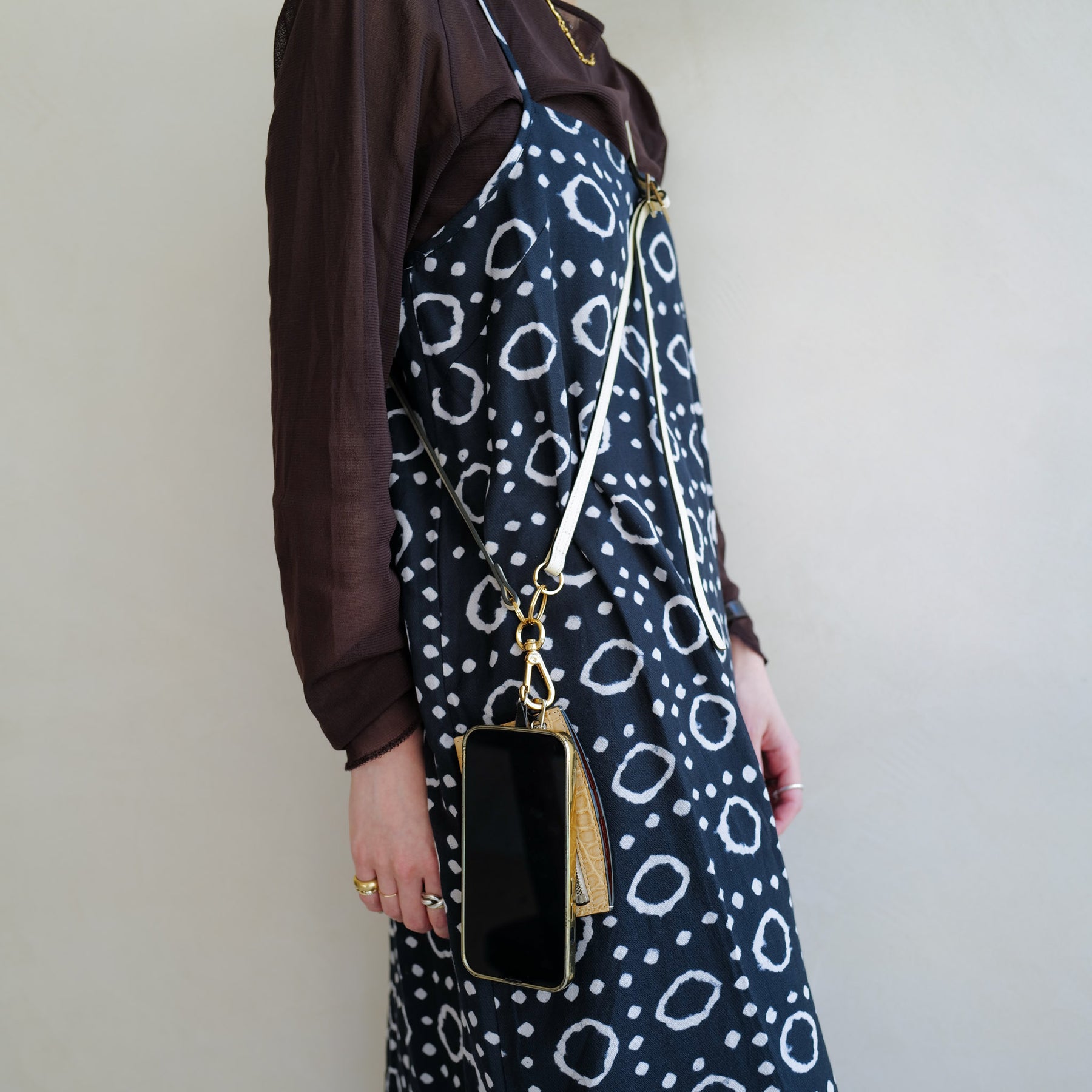 ITTI (イッチ) | HERRIE MULTI SHOULDER STRAP / RAPTO (ヘリーマルチショルダーストラップ/ラプト) カメラ モバイル スマホ 携帯 ホルダー レザー プレゼント 贈り物 ギフト 革紐 サイズ 長さ 調整 ブラック 黒 アイボリー 白 ブラウン 茶色