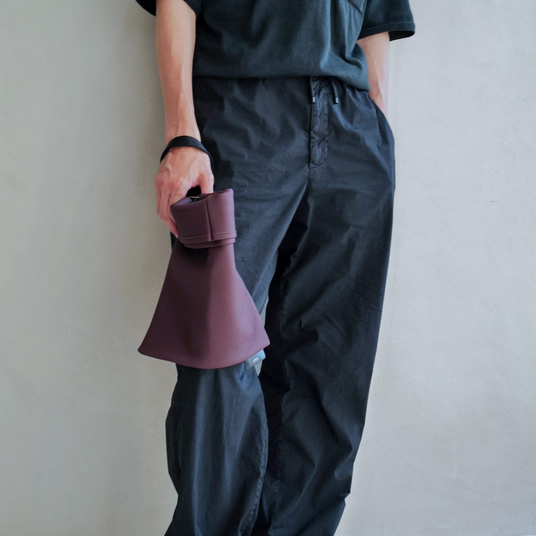 ITTI (イッチ) | ANNIE RICE BAG iii / DIPLO SKY(アニーライスバッグ/ディプロスカイ) レザー 巾着 ポーチ カバン ハンドバッグ 手持ち メンズ レディース 鞄 カバン かばん ブランド ワインレッド 赤 茶 ボルドー バーガンディ