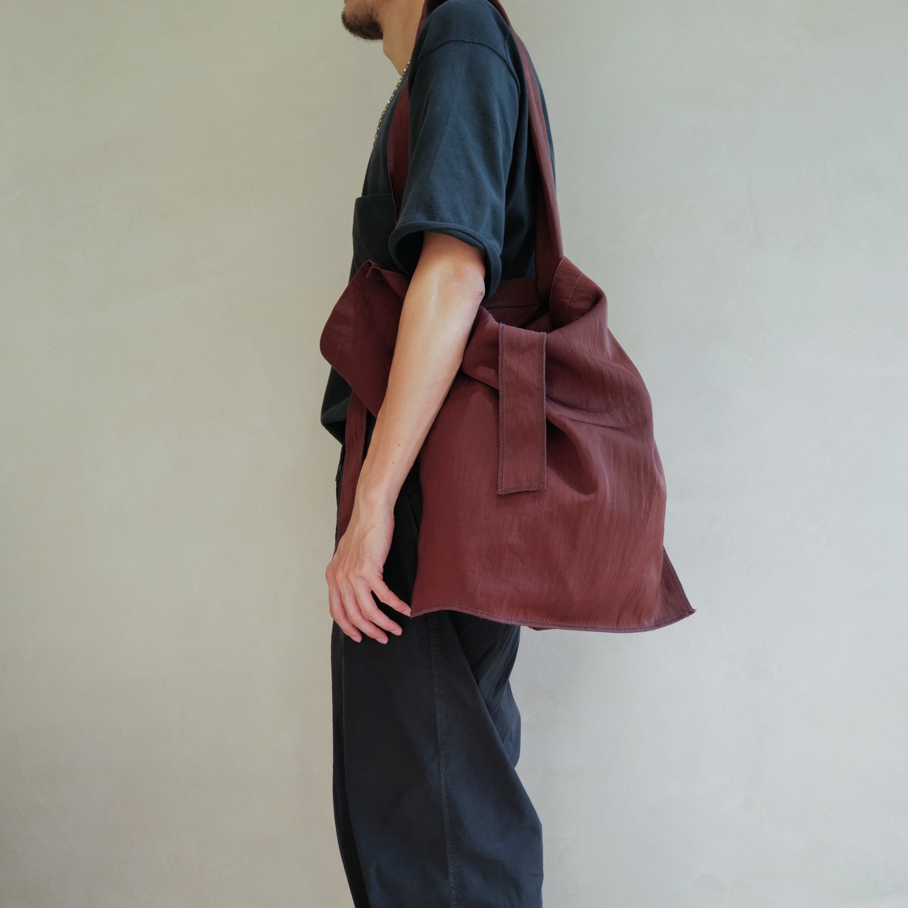 ITTI (イッチ) - MARY INSIDE OUT TOTE - L / CERATO BRIGHT (マリーインサイドアウトトートバッグ - Lサイズ / シェラトブライト) メンズ レディース ユニセックス ブランド ナイロンブラウン 茶色 斜め掛け 肩 手持ち 手提げ エコ