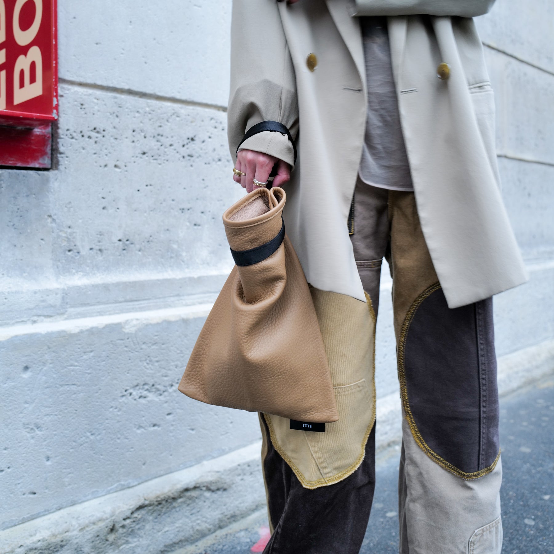 ITTI (イッチ) | ANNIE RICE BAG iii / DIPLO SKY(アニーライスバッグ/ディプロスカイ) レザー 巾着 ポーチ カバン ハンドバッグ 手持ち メンズ レディース 鞄 カバン かばん ブランド キャメル 茶色 ブラウン ベージュ ライト