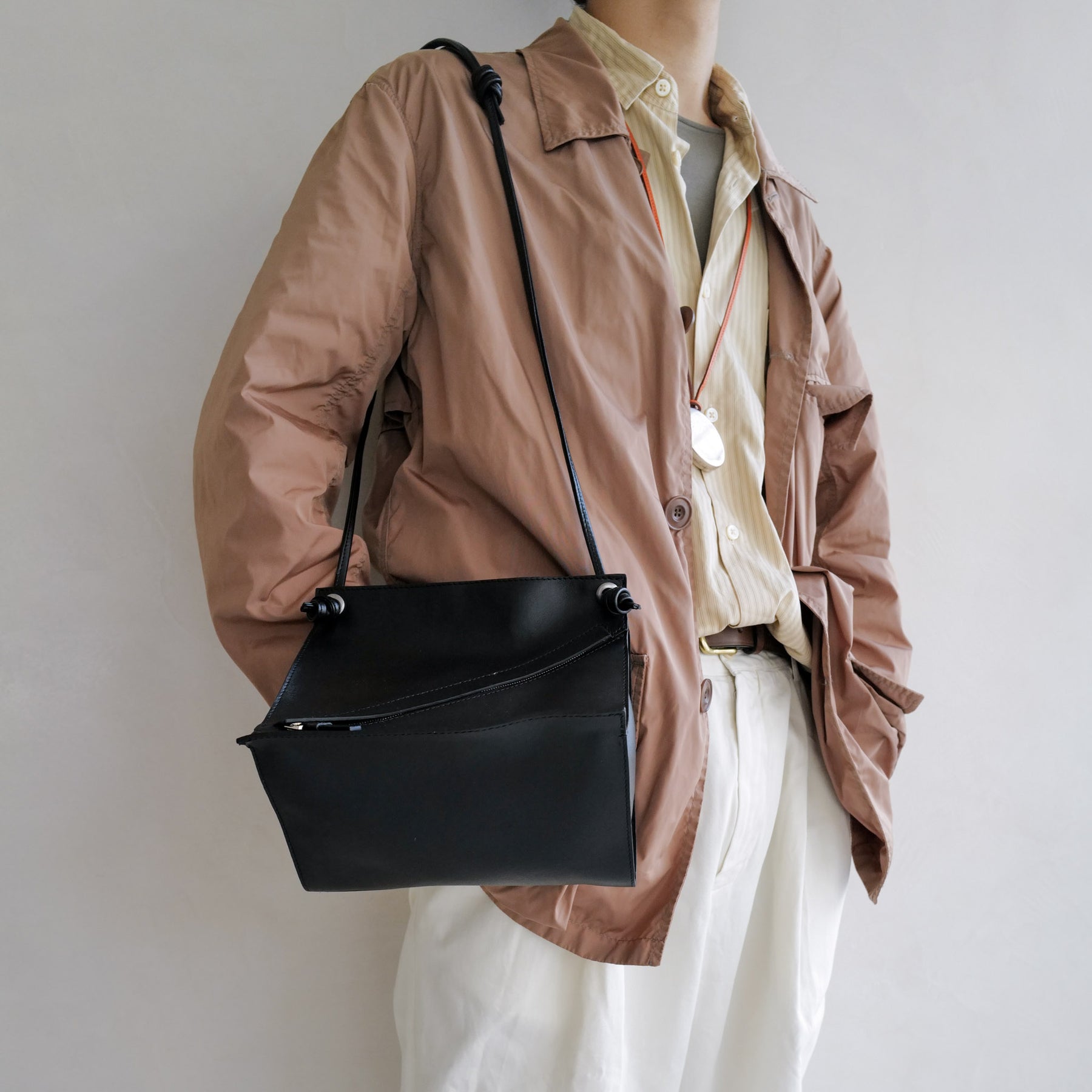 ITTI (イッチ) | HERRIE BOX ONE HANDLE POUCH / RAPTO FLEX (ヘリーボックスワンハンドルポーチ) | 鞄 かばん カバン ショルダー バッグ レザー メンズ レディース ブランド ブラック 黒 black