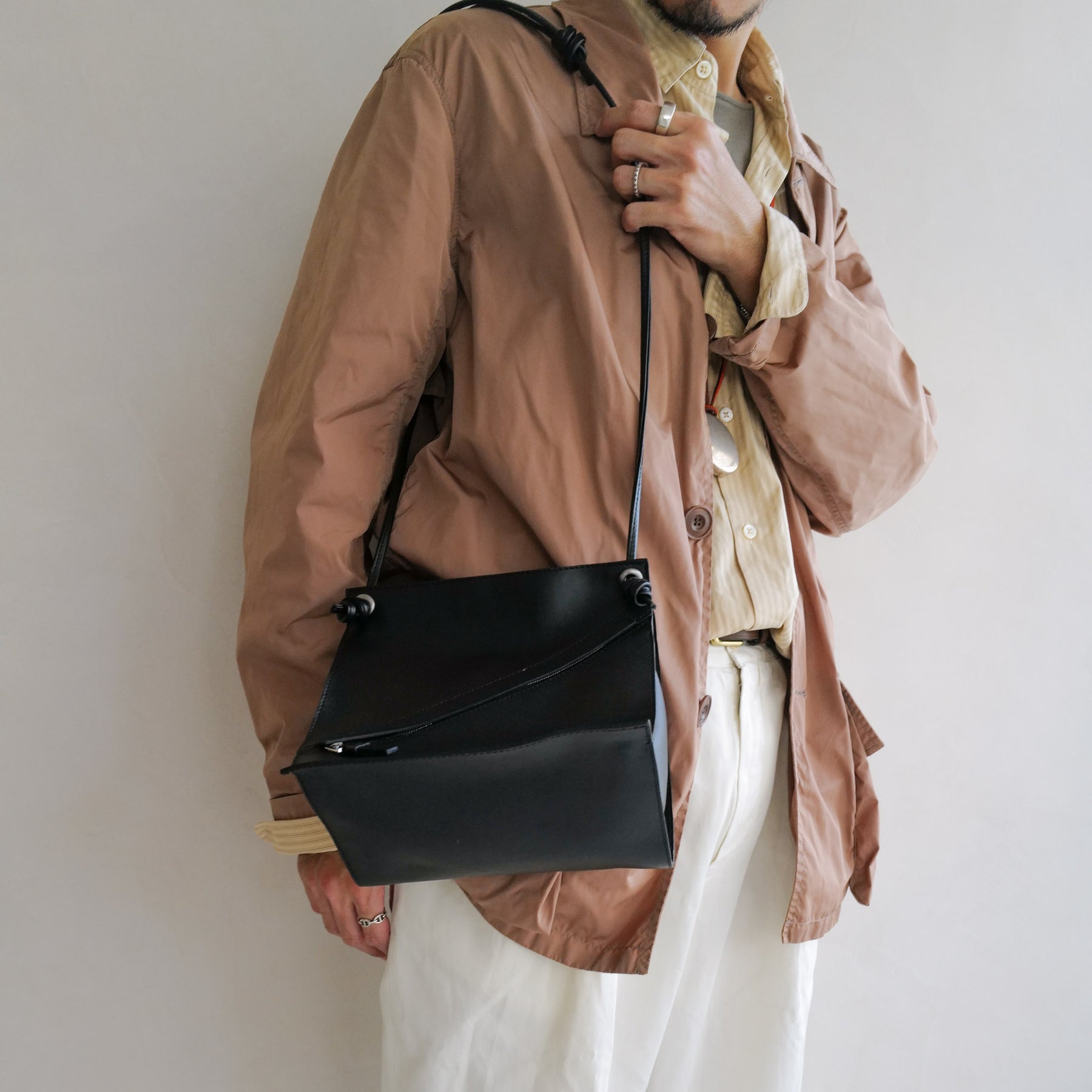 ITTI (イッチ) | HERRIE BOX ONE HANDLE POUCH / RAPTO FLEX (ヘリーボックスワンハンドルポーチ) | 鞄 かばん カバン ショルダー バッグ レザー メンズ レディース ブランド ブラック 黒 black