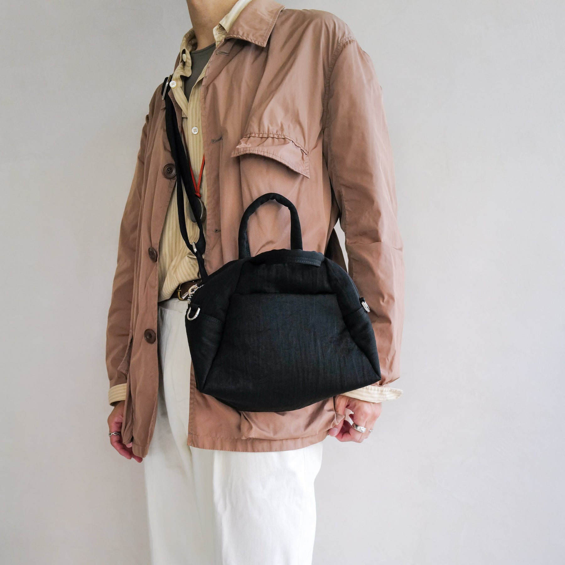 ITTI (イッチ) | ANNIE PUFFER MINI MADISON BAG / CERATO BRIGHT (アニーパファーミニマディソンバッグ / シェラトブライト) | 鞄 斜め掛け 手持ち かばん ミニ カバン ショルダー ナイロン 中綿 旅行 お出かけ 買い物 メンズ レディース ブランド ブラック 黒 black