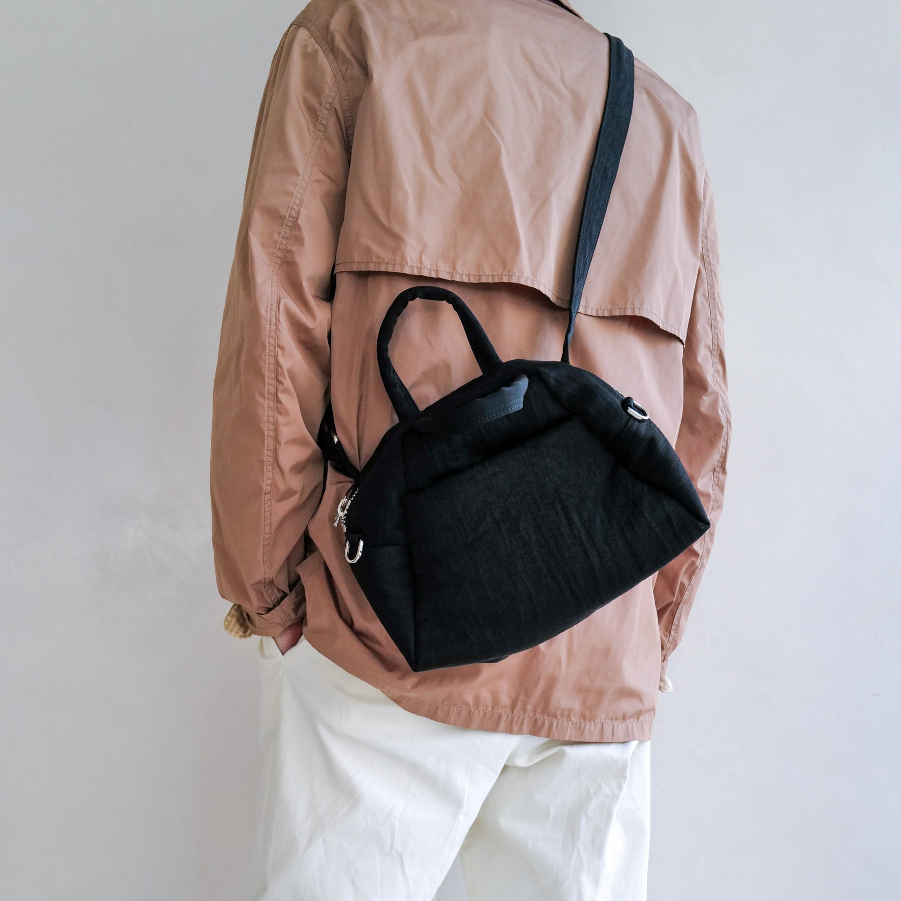 ITTI (イッチ) | ANNIE PUFFER MINI MADISON BAG / CERATO BRIGHT (アニーパファーミニマディソンバッグ / シェラトブライト) | 鞄 斜め掛け 手持ち かばん ミニ カバン ショルダー ナイロン 中綿 旅行 お出かけ 買い物 メンズ レディース ブランド ブラック 黒 black