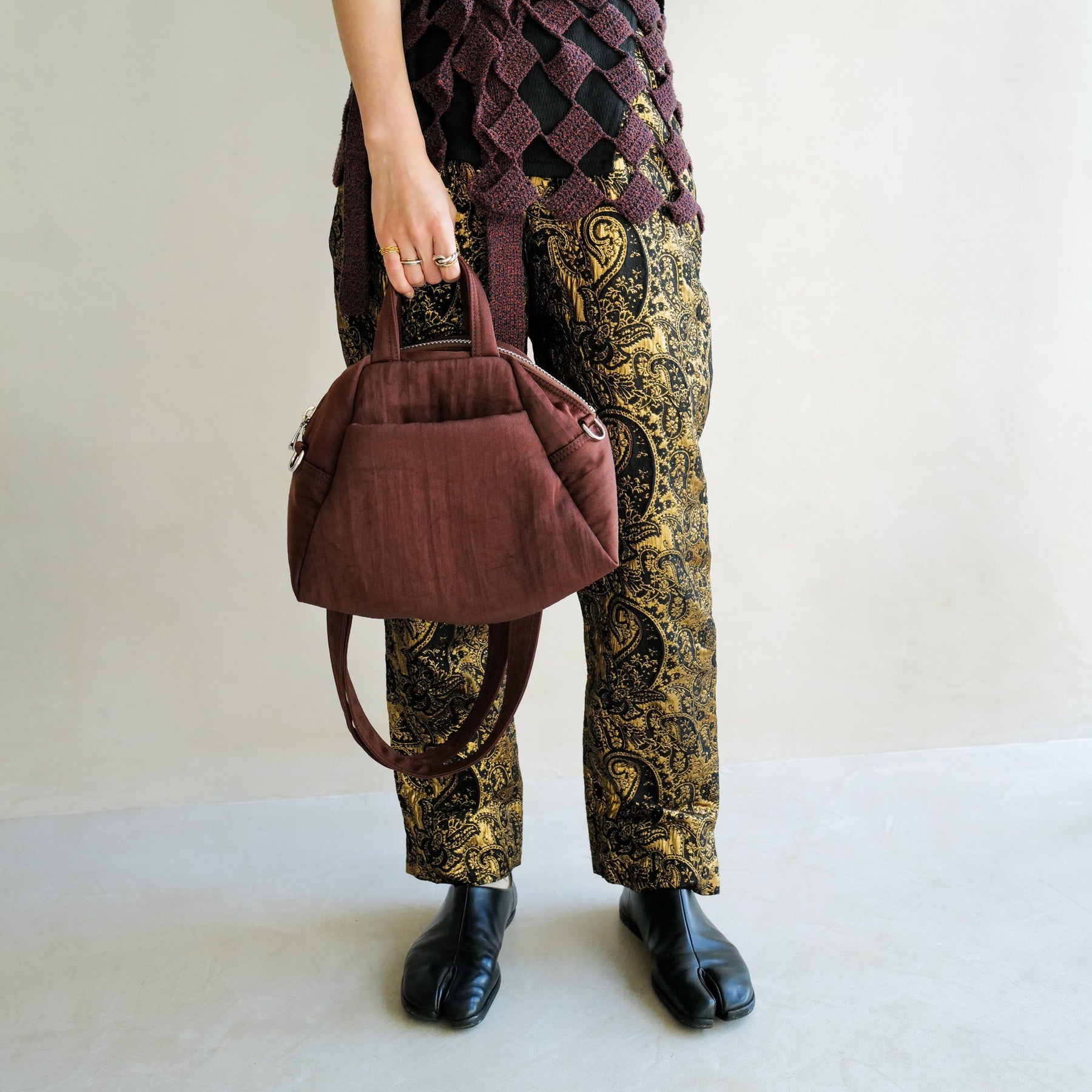 ITTI (イッチ) | ANNIE PUFFER MINI MADISON BAG / CERATO BRIGHT (アニーパファーミニマディソンバッグ / シェラトブライト) | 鞄 斜め掛け 手持ち かばん ミニ カバン ショルダー ナイロン 中綿 旅行 お出かけ 買い物 メンズ レディース ブランド ブラウン 茶色 brown