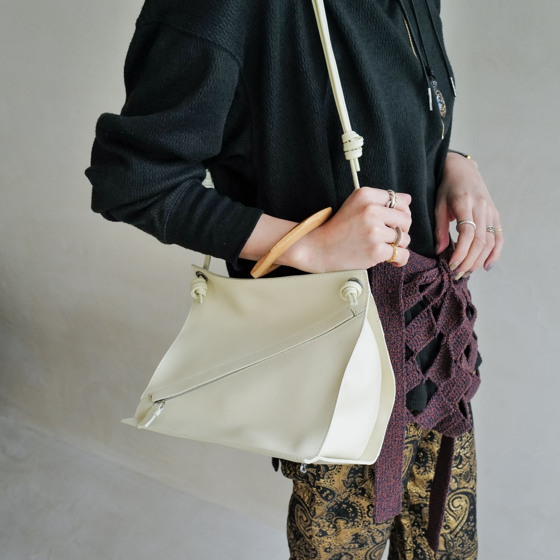 ITTI (イッチ) | HERRIE BOX ONE HANDLE POUCH / RAPTO FLEX (ヘリーボックスワンハンドルポーチ) | 鞄 かばん カバン ショルダー バッグ レザー メンズ レディース ブランド アイボリー オフホワイト 生成り ライト ベージュ オートミール 白