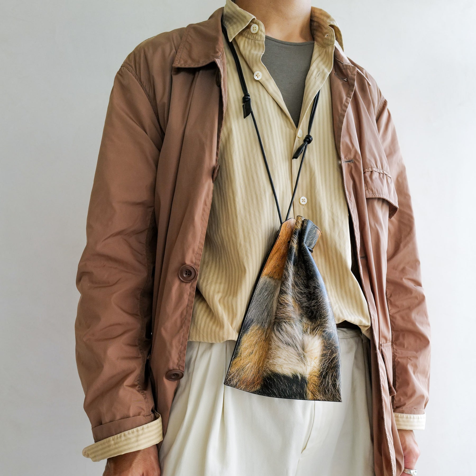 ITTI (イッチ) | HERRIE KINCHAKU POUCH - PM / TOLQ FUR (ヘリー巾着ポーチ / トルク 転写ファー) | 鞄 カバン かばん ミニ きんちゃく キンチャク ショルダー プリント レザー ブランド メンズ レディース