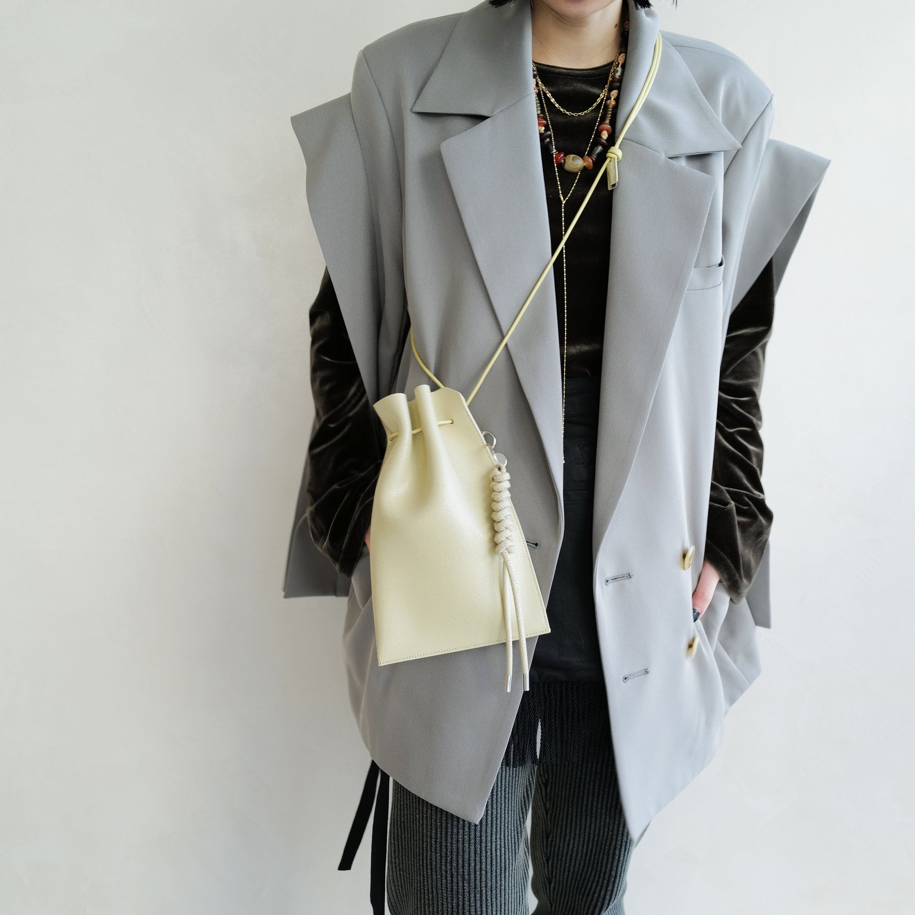 ITTI (イッチ) - HERRIE KINCHAKU POUCH - PM / CRACK (ヘリー巾着ポーチ / クラック) 鞄 かばん カバン ショルダー キンチャク きんちゃく レザー ブランド メンズ レディース