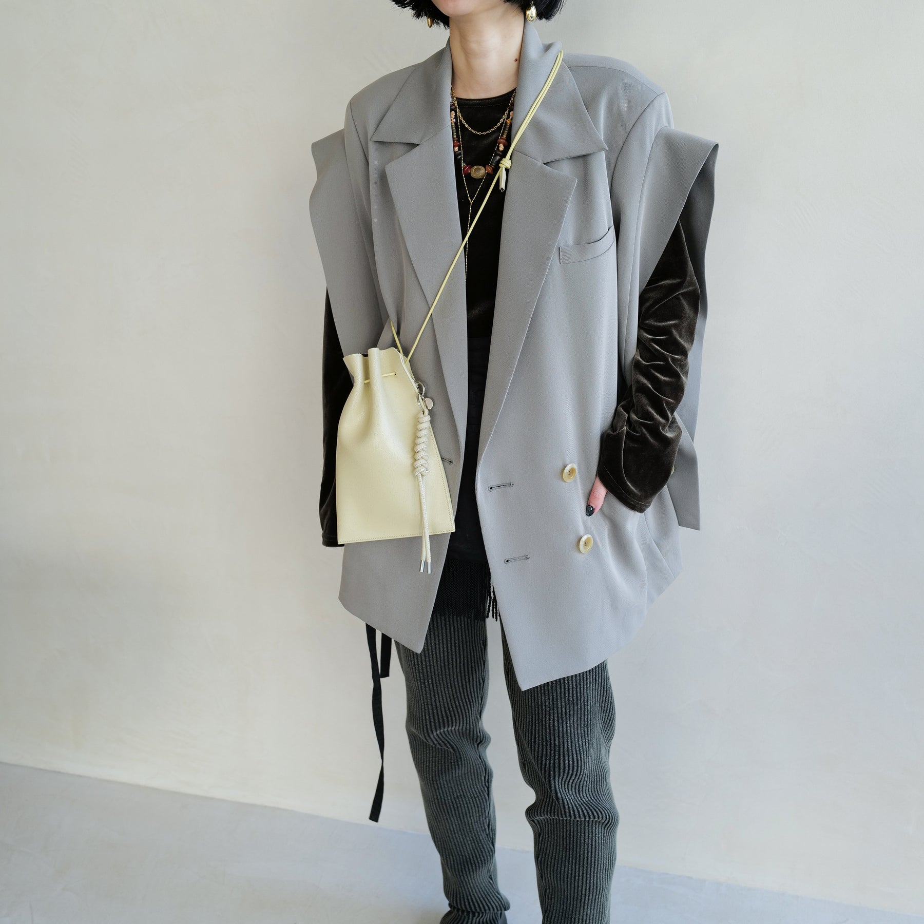 ITTI (イッチ) - HERRIE KINCHAKU POUCH - PM / CRACK (ヘリー巾着ポーチ / クラック) 鞄 かばん カバン ショルダー キンチャク きんちゃく レザー ブランド メンズ レディース