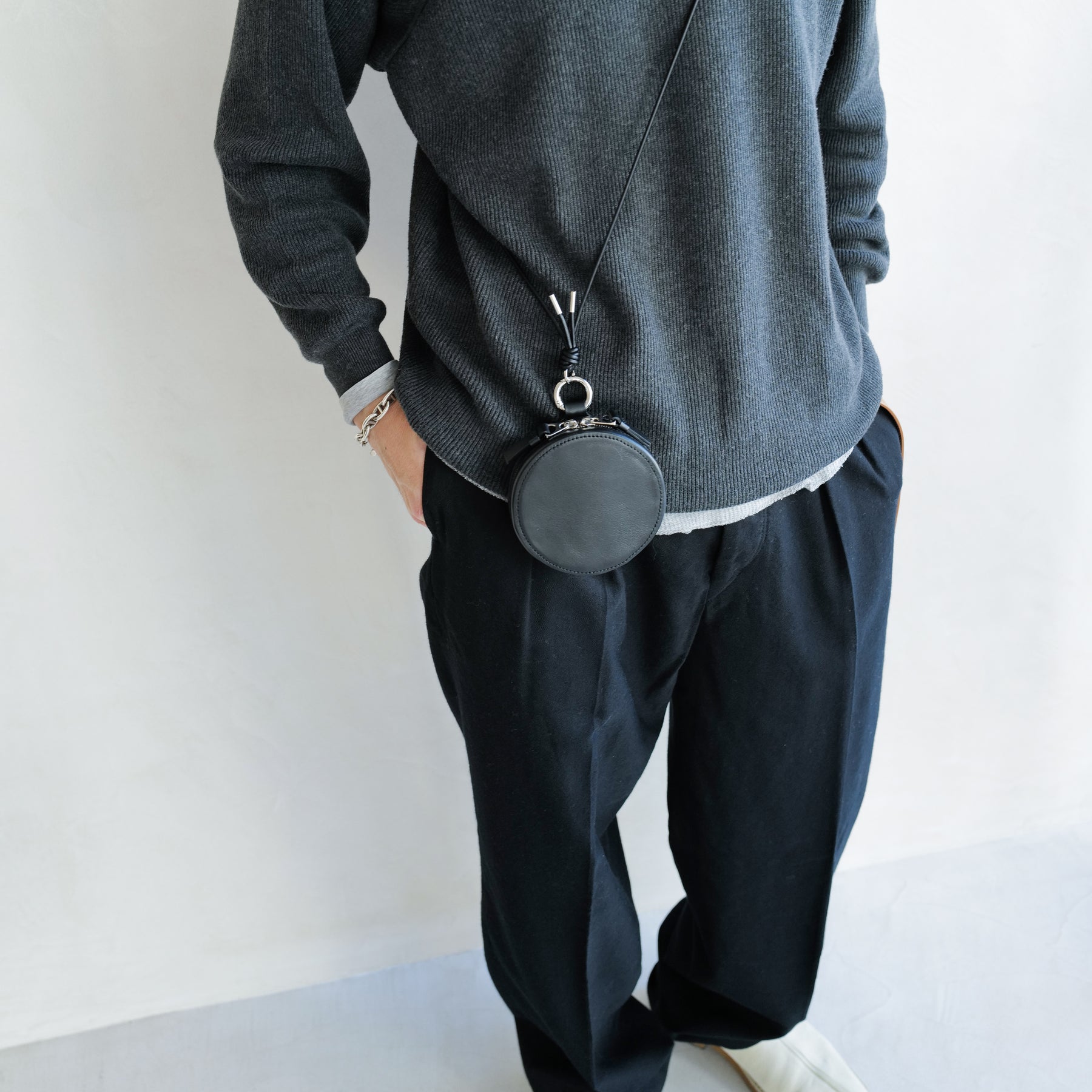 ITTI (イッチ) - MICHELLE CIRCLE POUCH / RAPTO FLEX (ミッシェルサークルポーチ / ラプトフレックス) | 鞄 カバン かばん ネックレスネックレス ショルダー 丸い 円形 レザー ブランド メンズ レディース