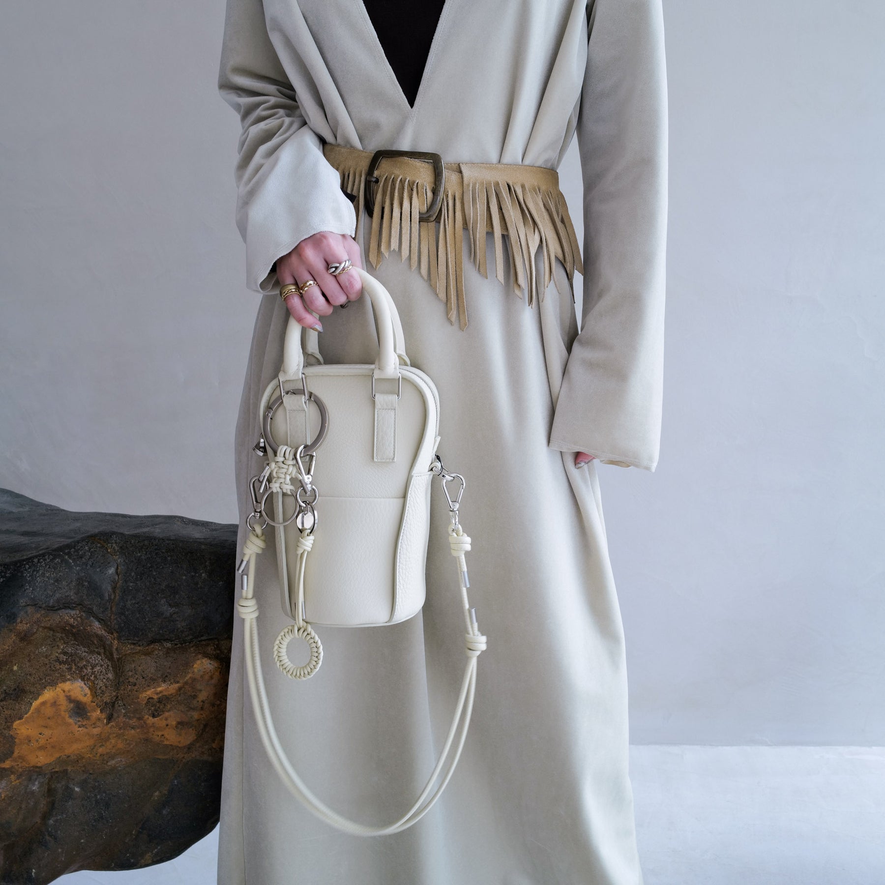 ITTI (イッチ) | CRISTY KNOT FINGER CIRCLE CHARM / RAPTO JP (クリティノットフィンガーサークルサークルチャーム / ラプト) キーホルダー メンズ レディース スマートフォン 携帯 モバイル レザー ブランド アイボリー 白 オフホワイト ナチュラル