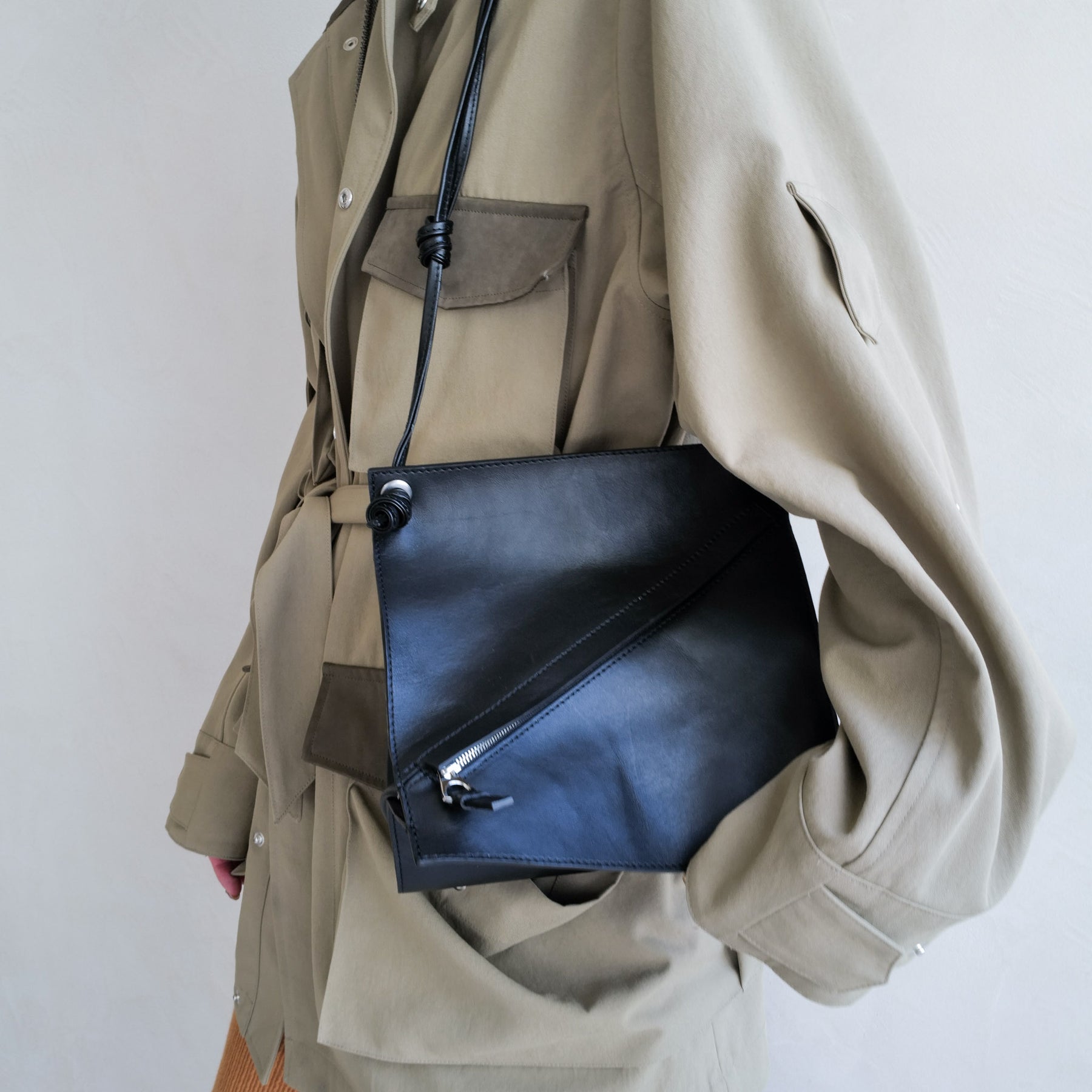 ITTI (イッチ) | HERRIE BOX ONE HANDLE POUCH / RAPTO FLEX (ヘリーボックスワンハンドルポーチ) | 鞄 かばん カバン ショルダー バッグ レザー メンズ レディース ブランド ブラック 黒 black