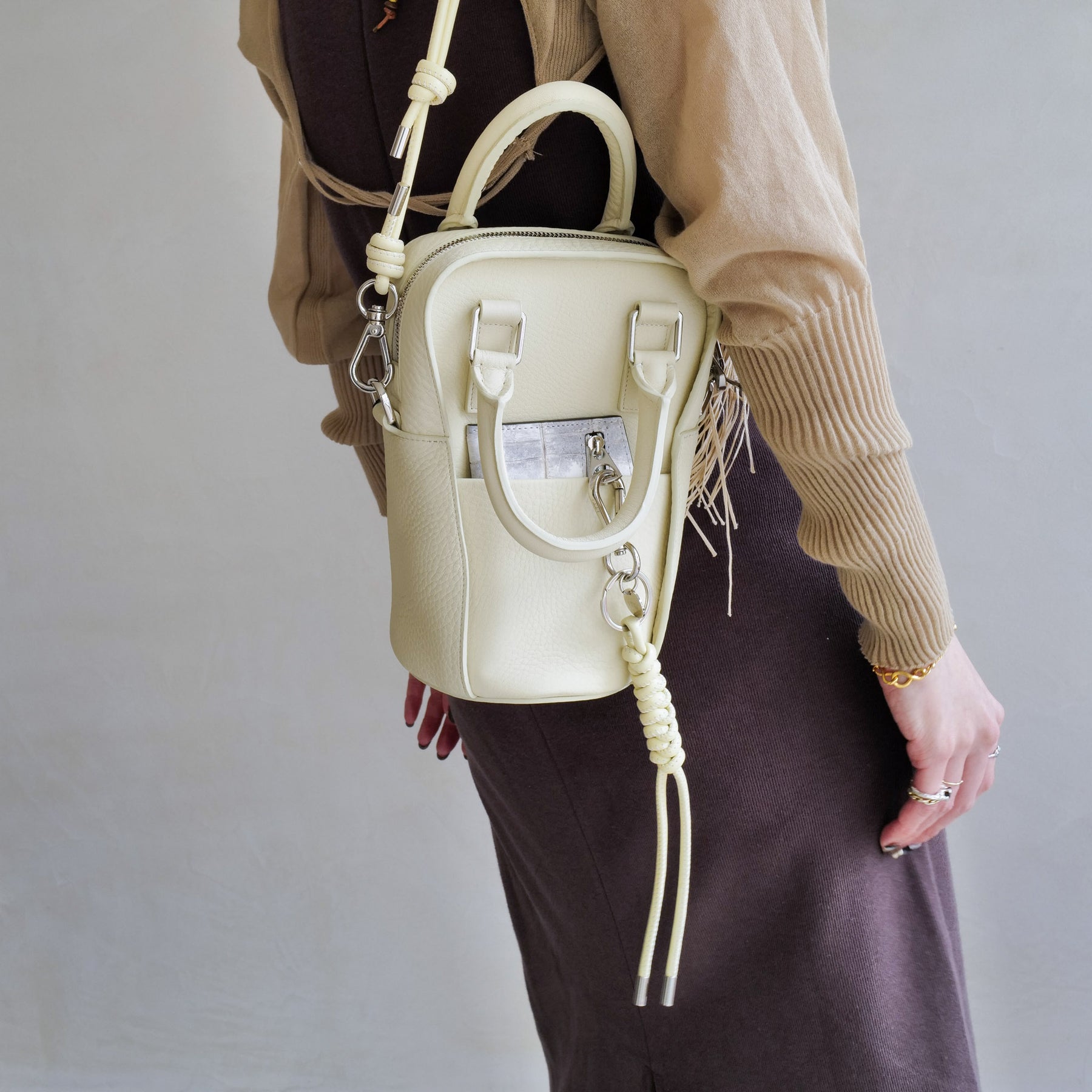 HERRIE BALLER'S BAG / DIPLO SKY (ヘリーボーラーズバッグ / ディプロスカイ) - ITTI (イッチ) | 鞄 かばん カバン バッグ ショルダー ブランド 本革 メンズ レディース アイボリー 白 オフホワイト 生成り 手持ち