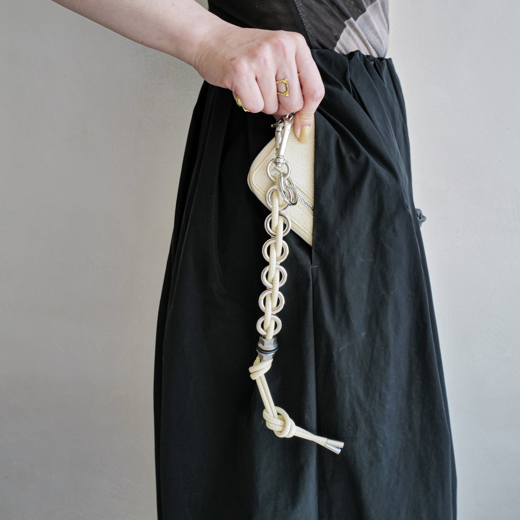 ITTI (イッチ) - CRISTY RING CHAIN KNOT CHARM / STCOW (クリスティリングチェーンノットチャーム / ステッチカウレザー) | キーホルダー 鍵 リング レザー ブランド メンズ レディース 贈り物 ギフト プレゼント
