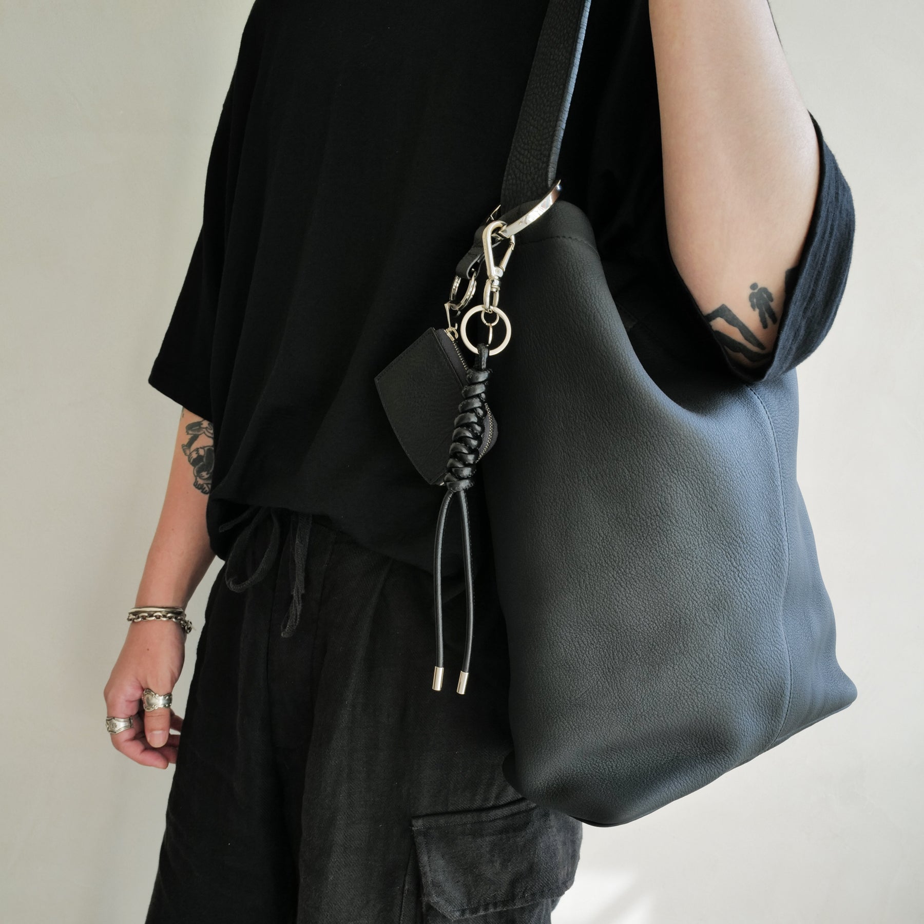 ITTI (イッチ) | MARY BUCKET SHOULDER / DIPLO SKY(マリーバケットショルダー/ディプロスカイ) レザー 本革 バッグ トート メンズ レディース 大きめ 鞄 かばん 本革 裏地つき 黒 白 ベージュ ブラック アイボリー トープ ブランド